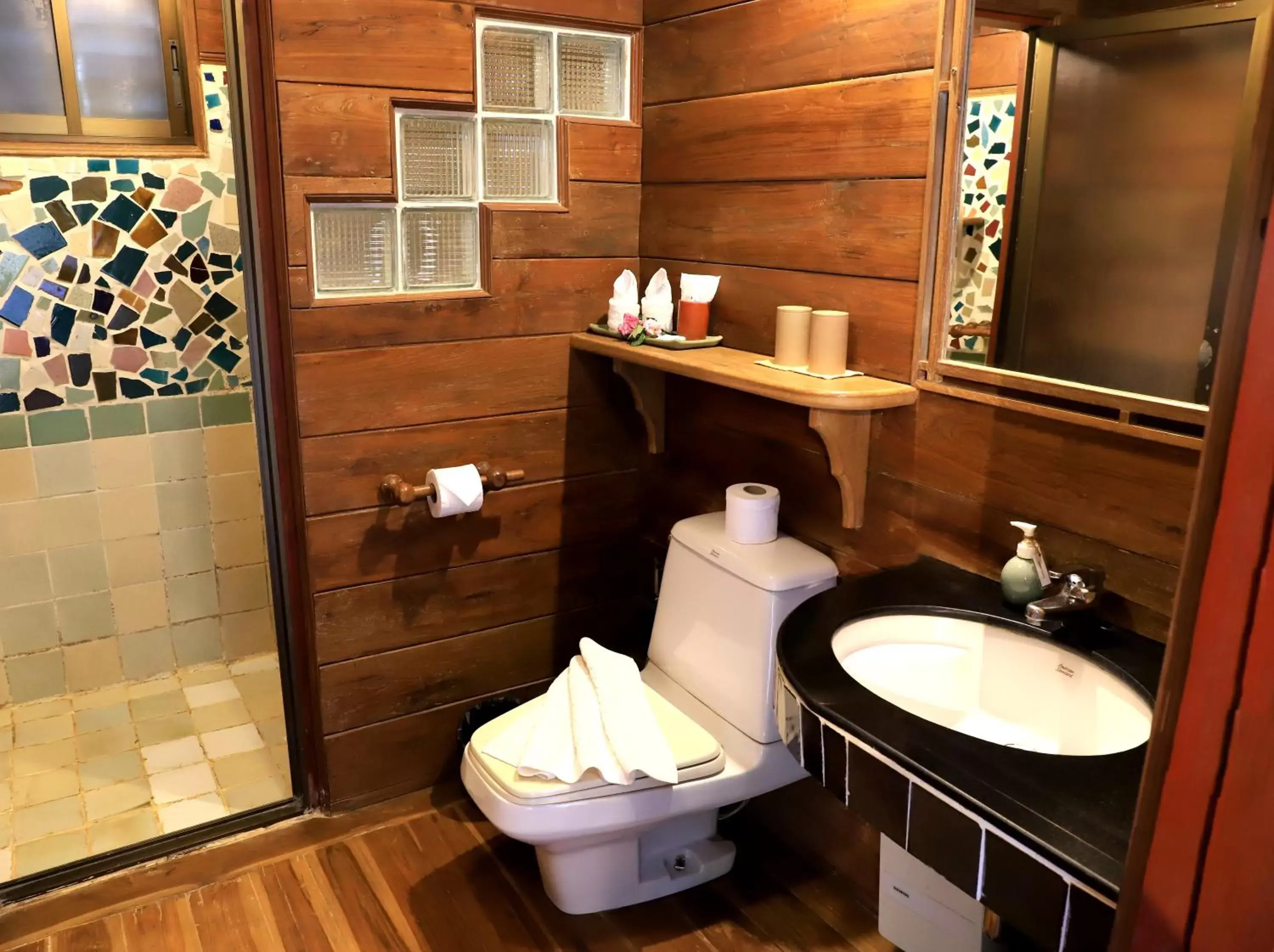 Photo of the whole room, Bathroom in Kaomai Lanna Resort