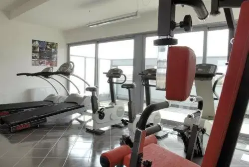 Fitness centre/facilities, Fitness Center/Facilities in Executive Hotel