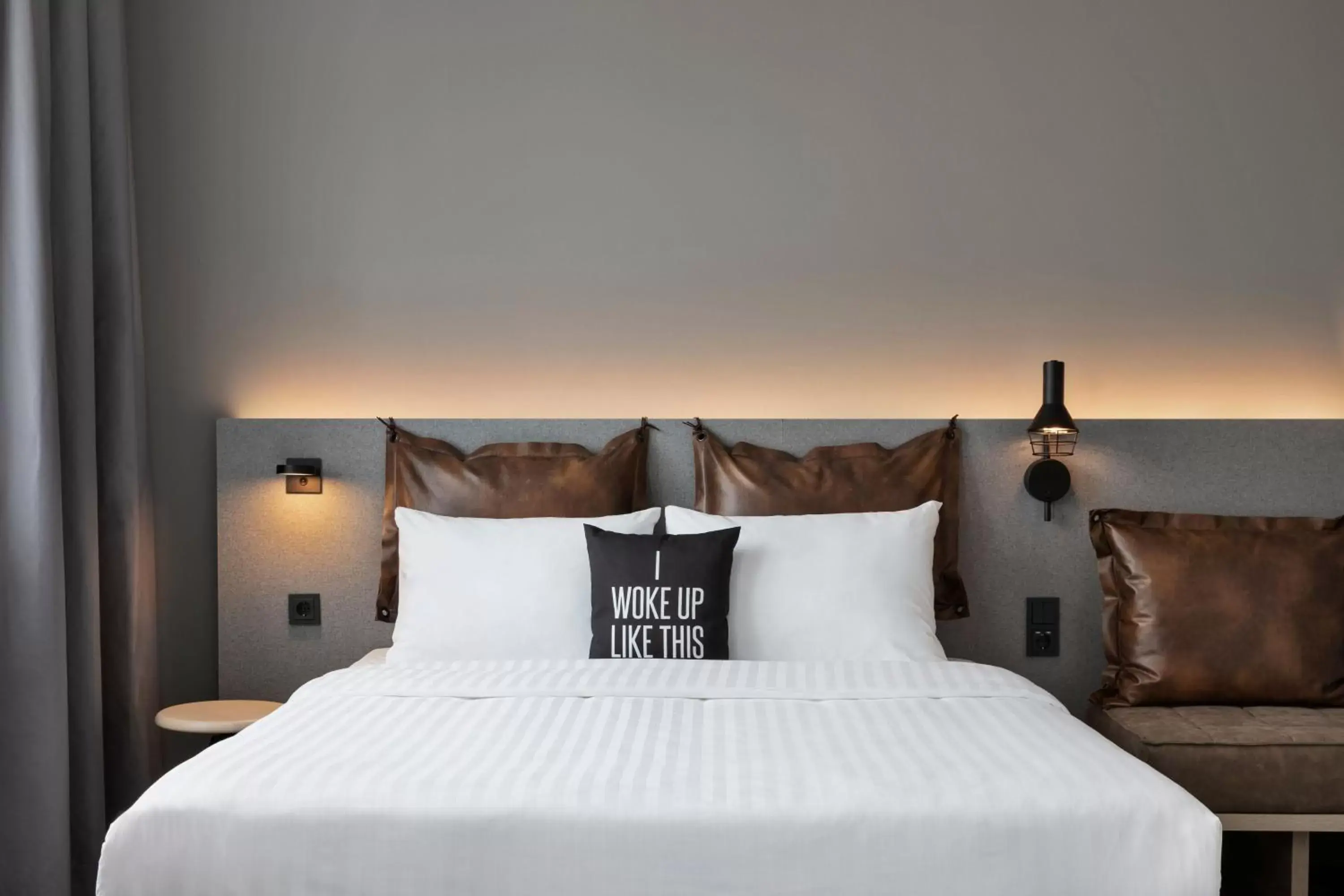 Photo of the whole room, Bed in Moxy Duesseldorf City