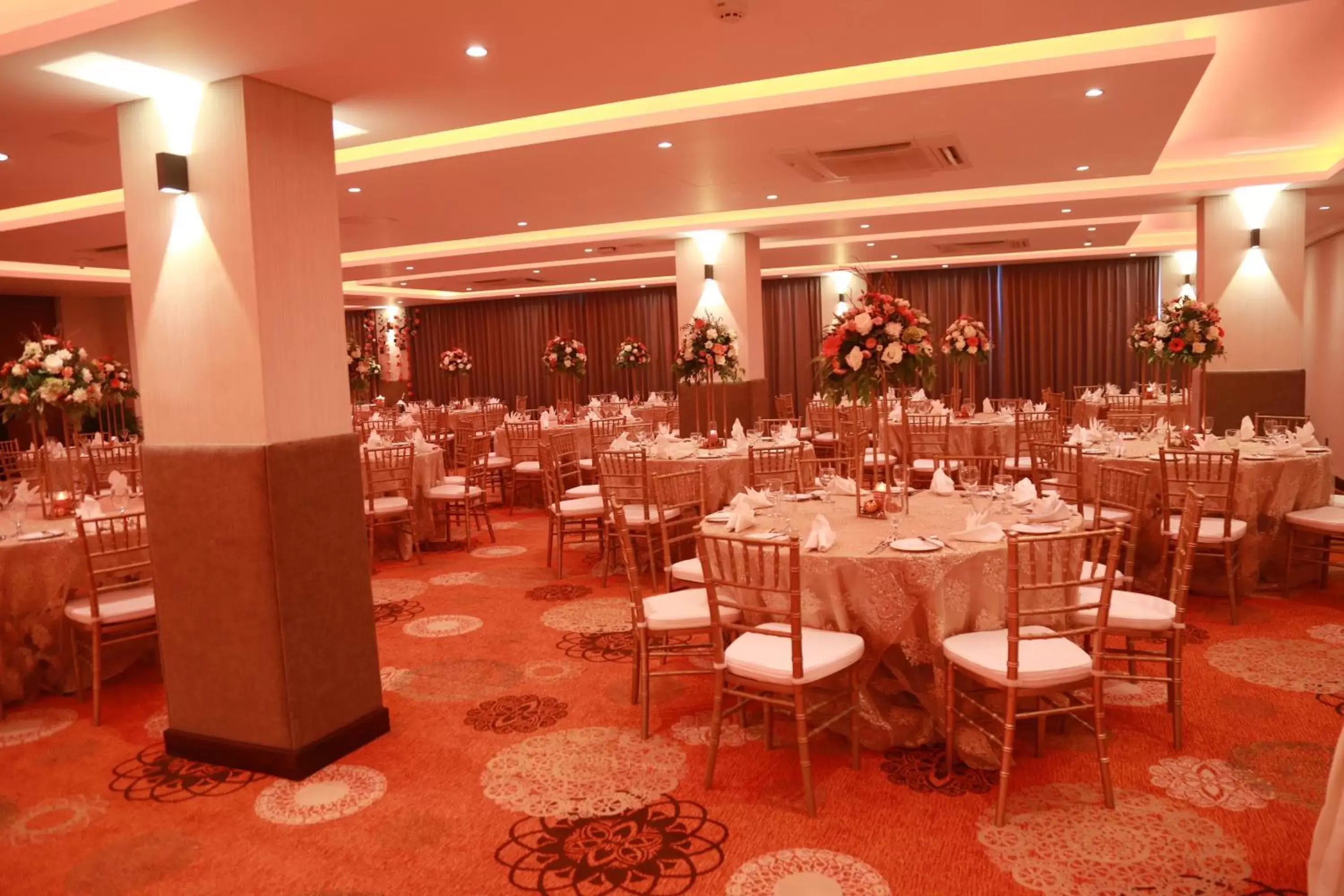 Banquet/Function facilities, Restaurant/Places to Eat in Mandarina Colombo