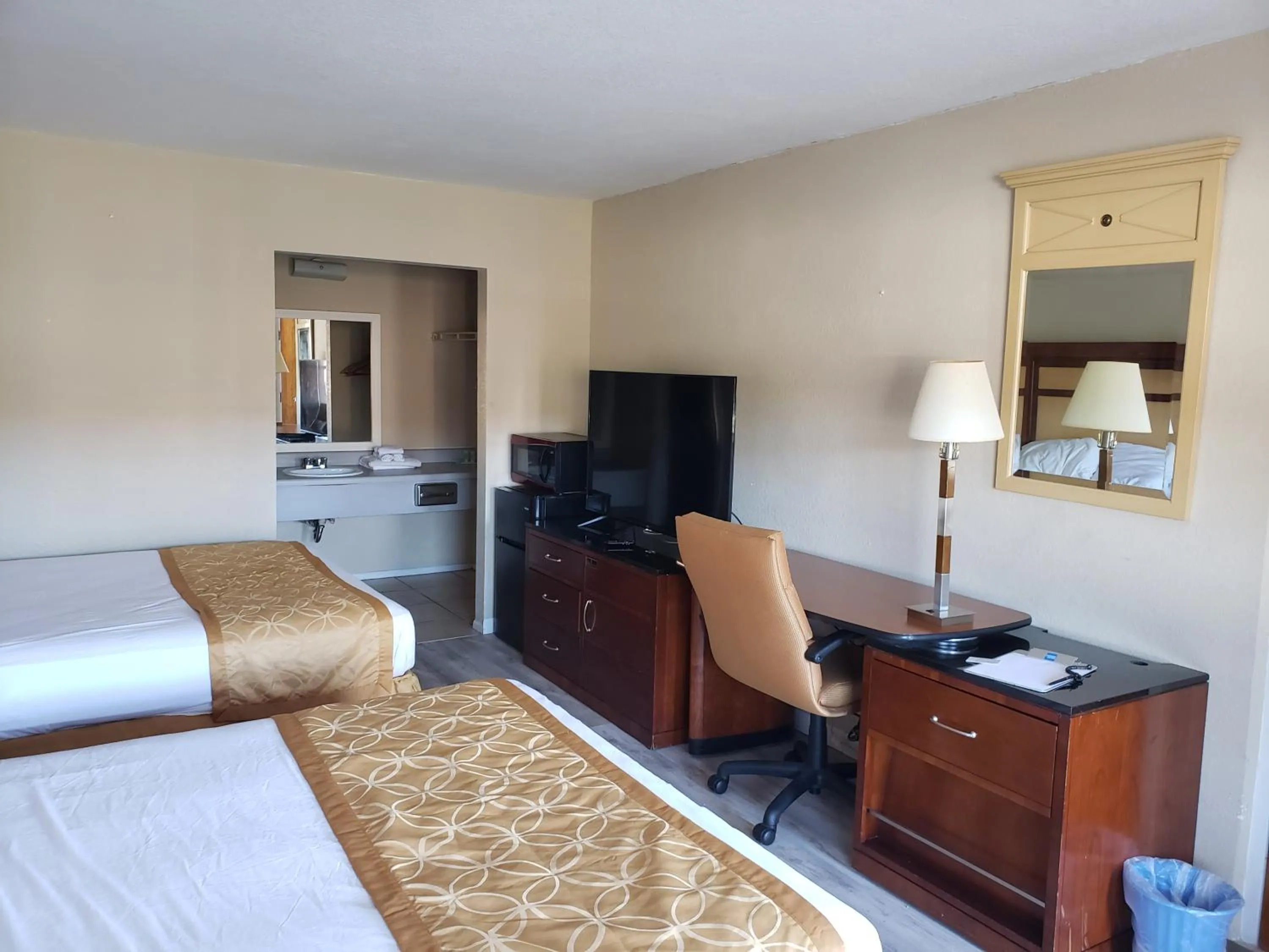 Bed in Knights Inn Kissimmee