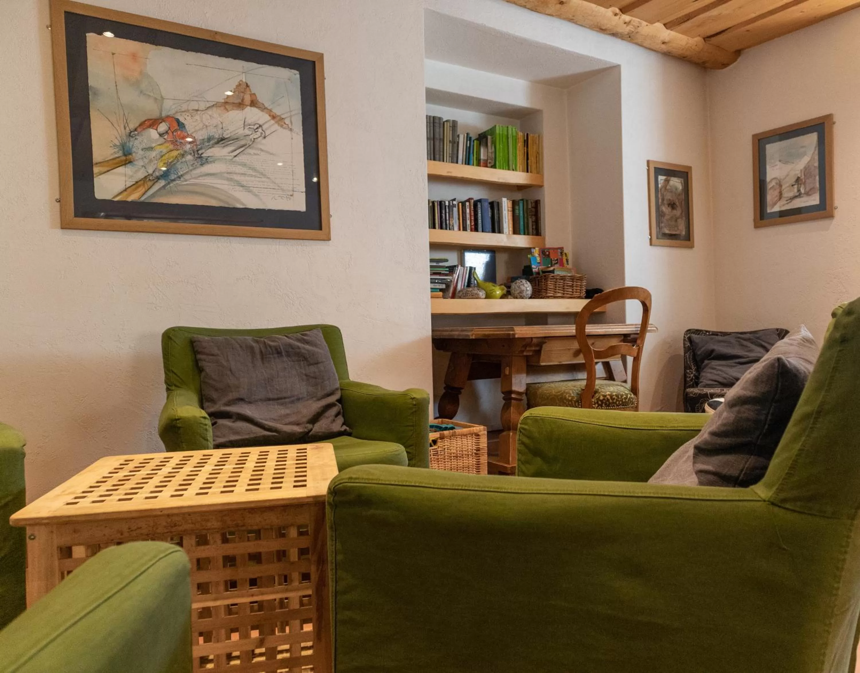 Communal lounge/ TV room in Hotel Bahnhof