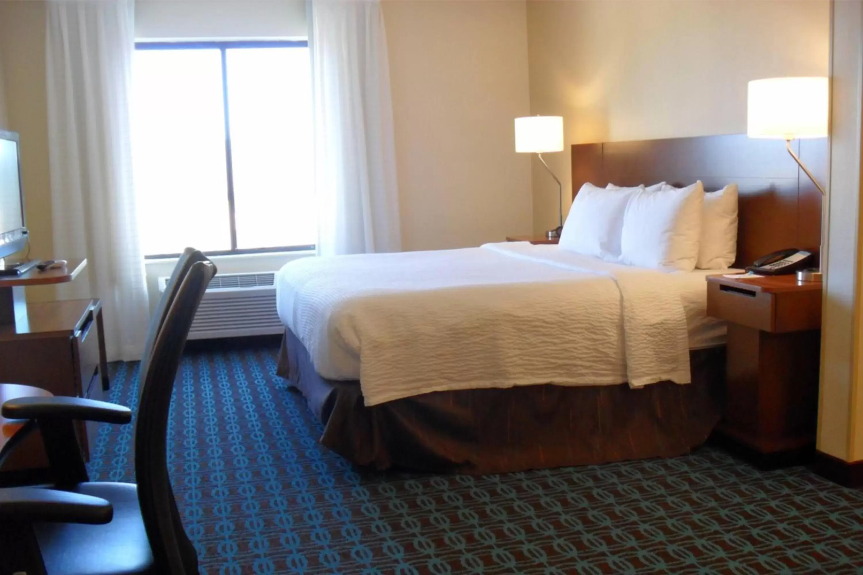 Photo of the whole room, Bed in Fairfield Inn & Suites by Marriott Atlanta Buford/Mall of Georgia