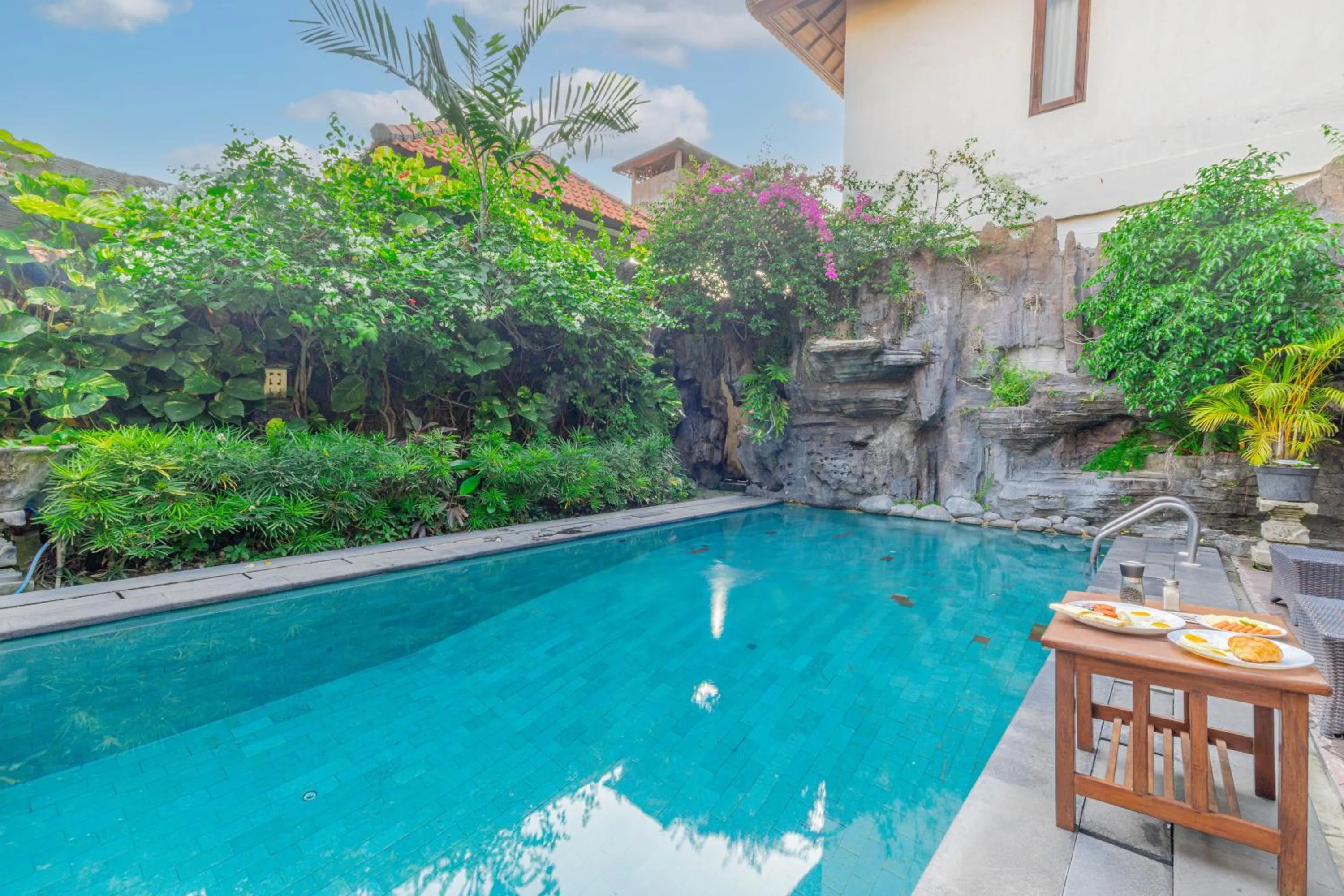 Swimming pool in Puri Mango Guest House Sanur