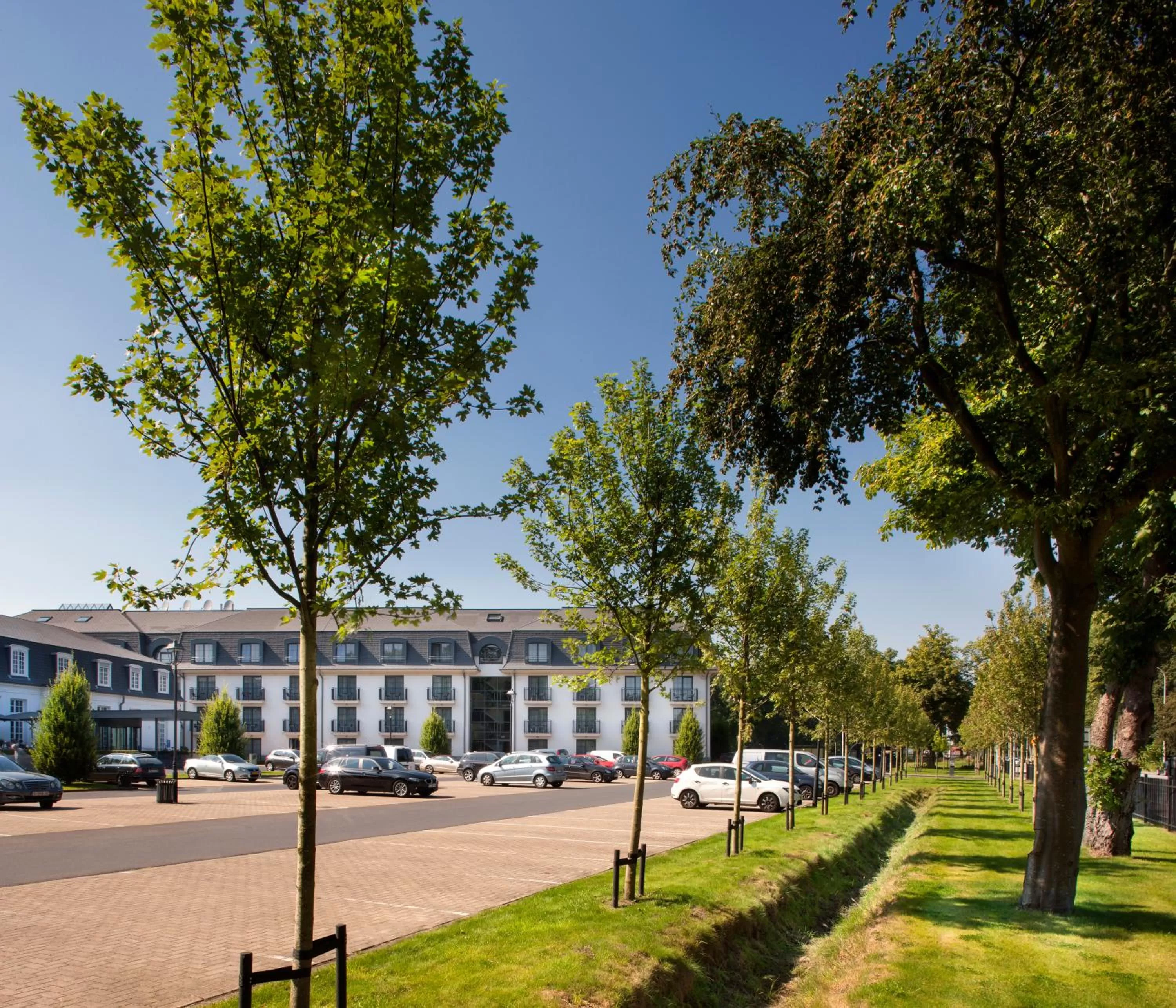 Property building in Van Der Valk Hotel Brugge Oostkamp