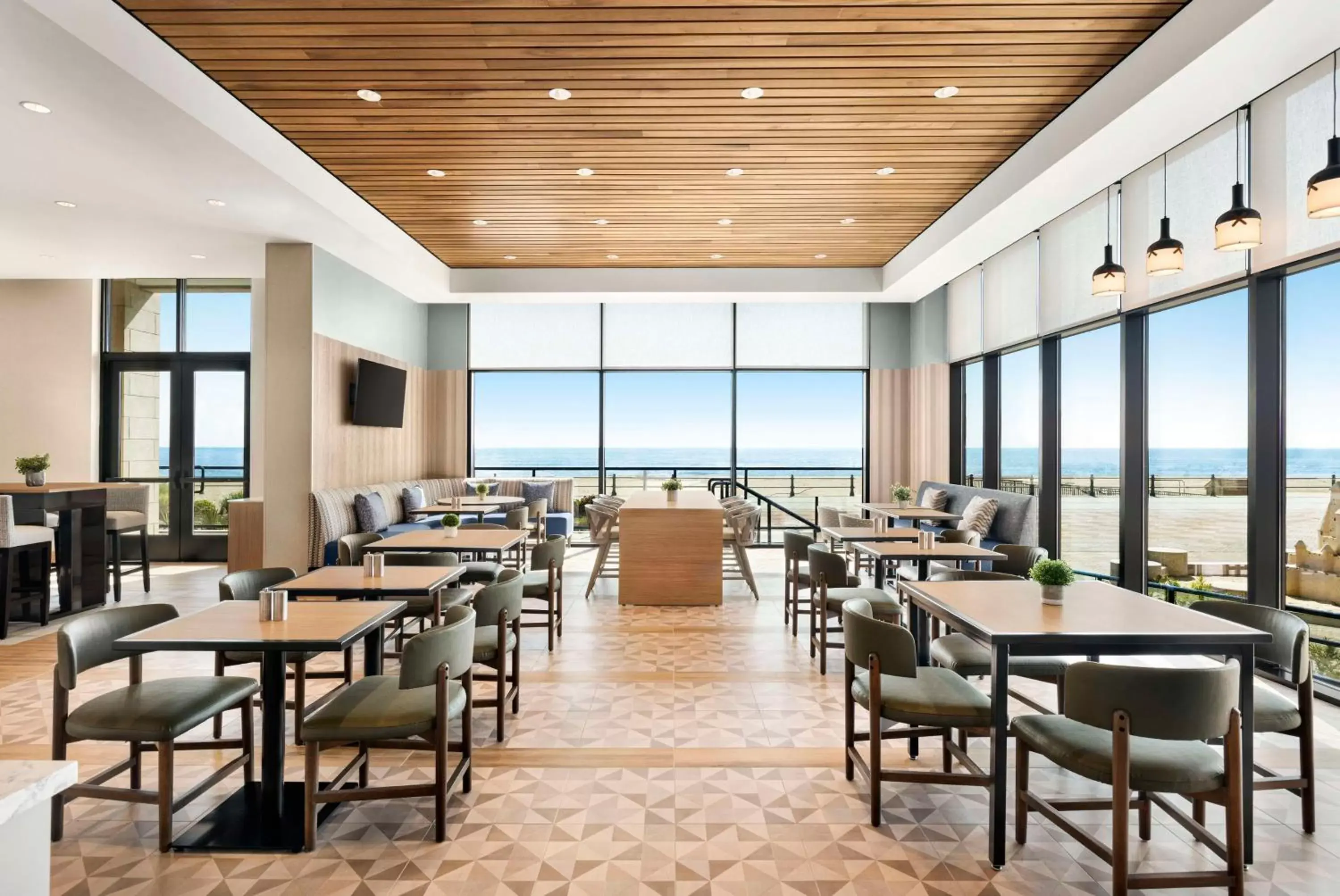 Restaurant/places to eat in Hyatt Place Virginia Beach Oceanfront