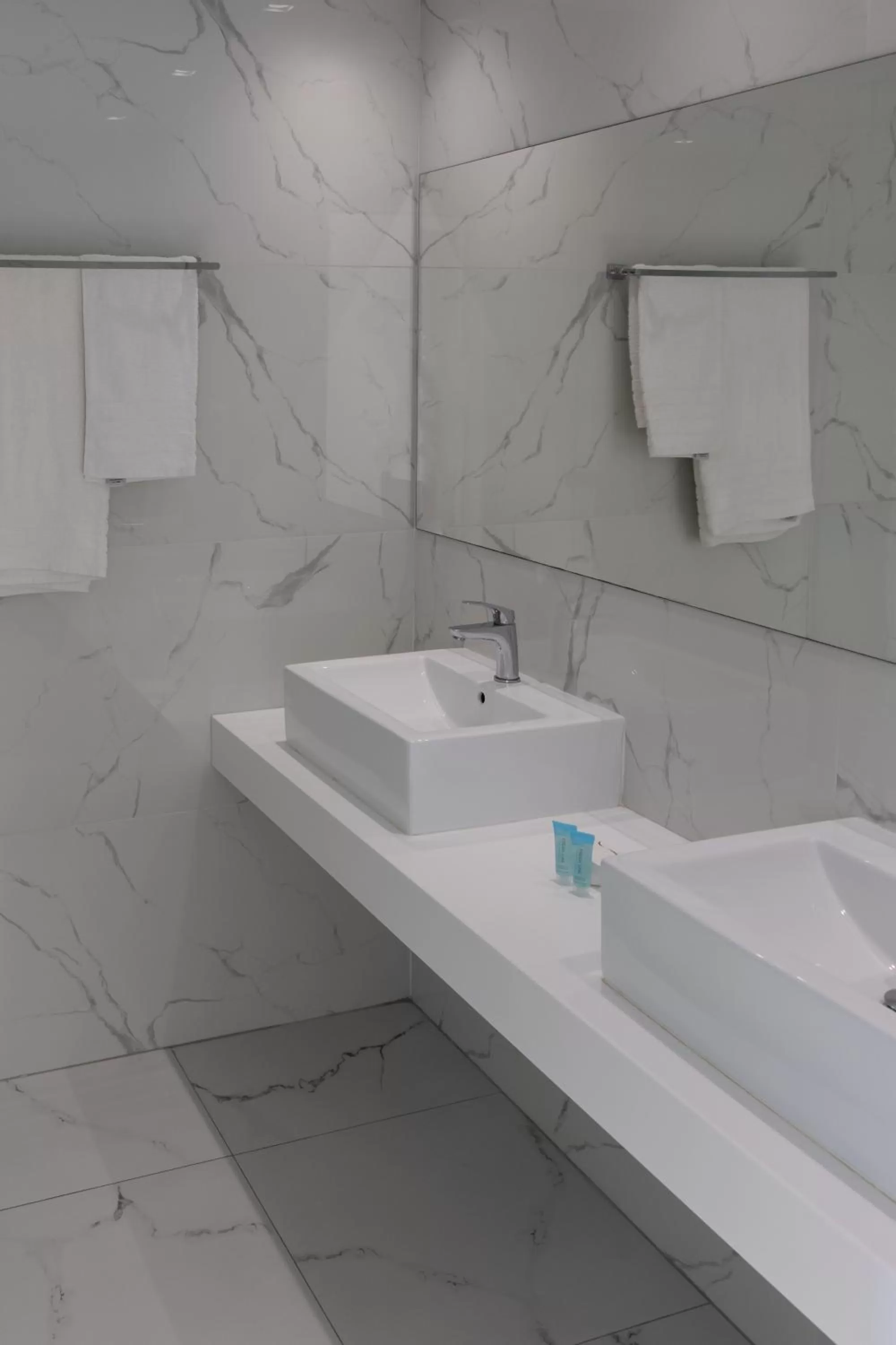 Bathroom in Agrelli Hotel & Suites