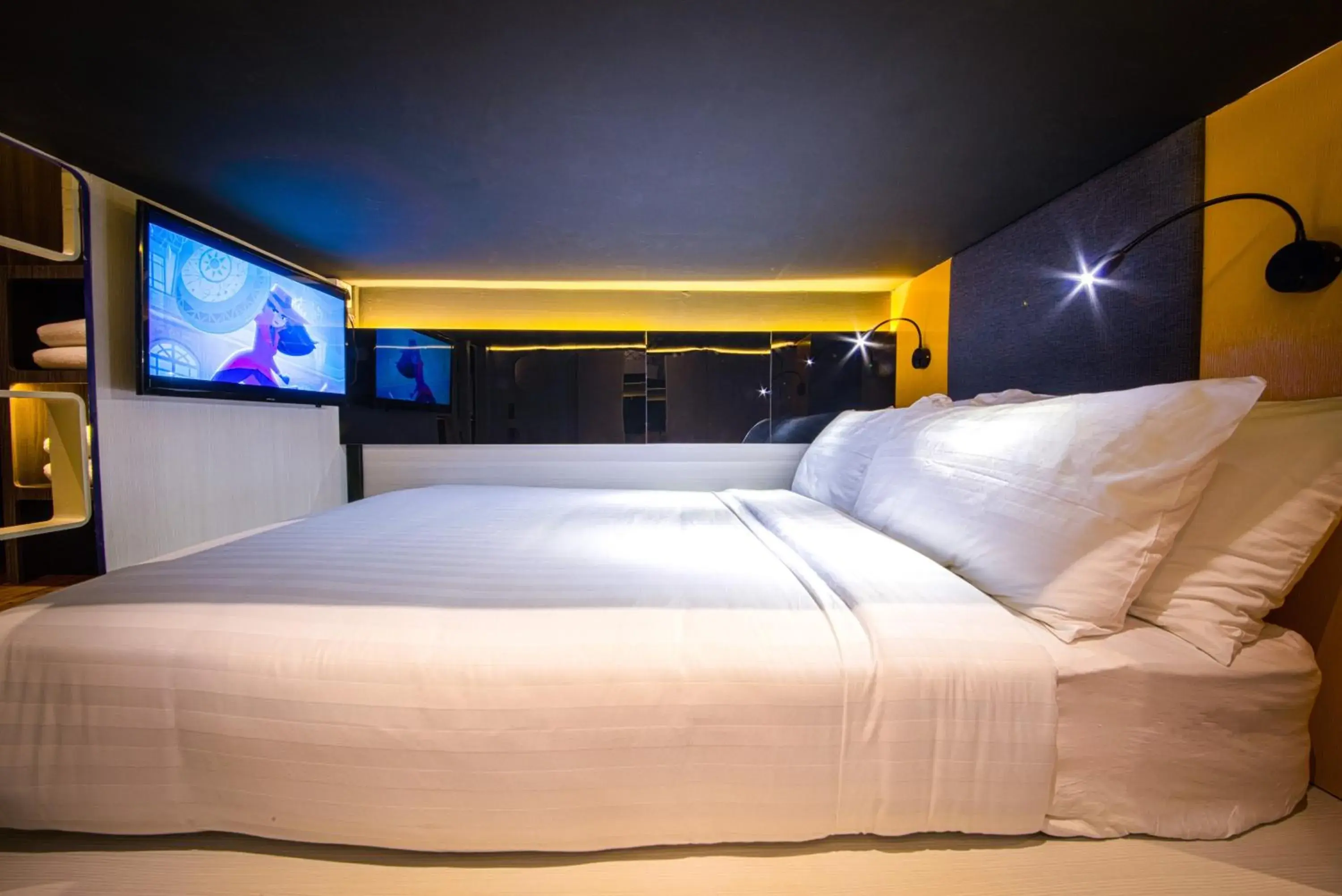 Bed in CUBE Family Boutique Capsule Hotel @ Chinatown