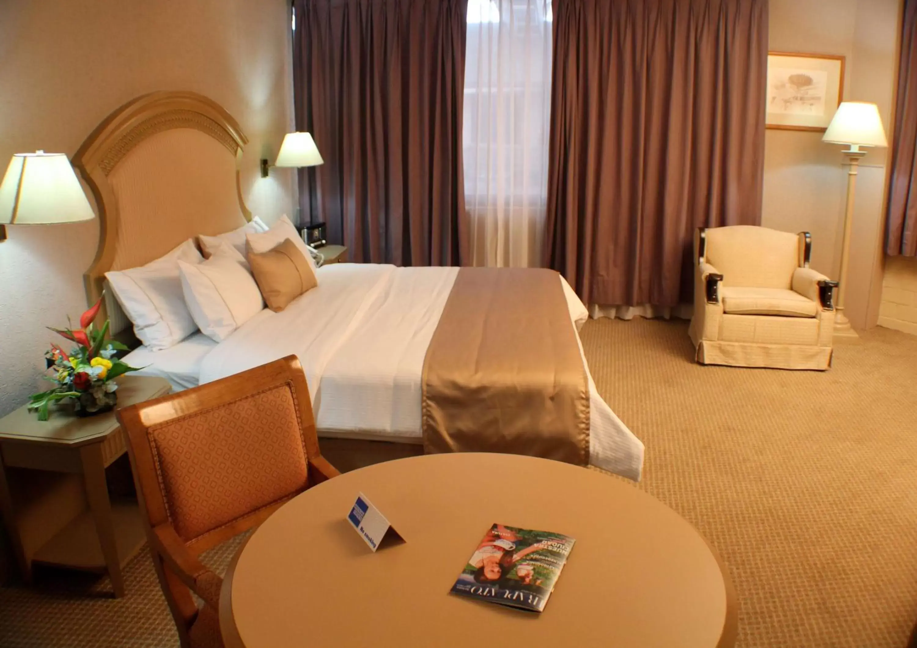 Photo of the whole room, Bed in Best Western PLUS Plaza Florida & Tower