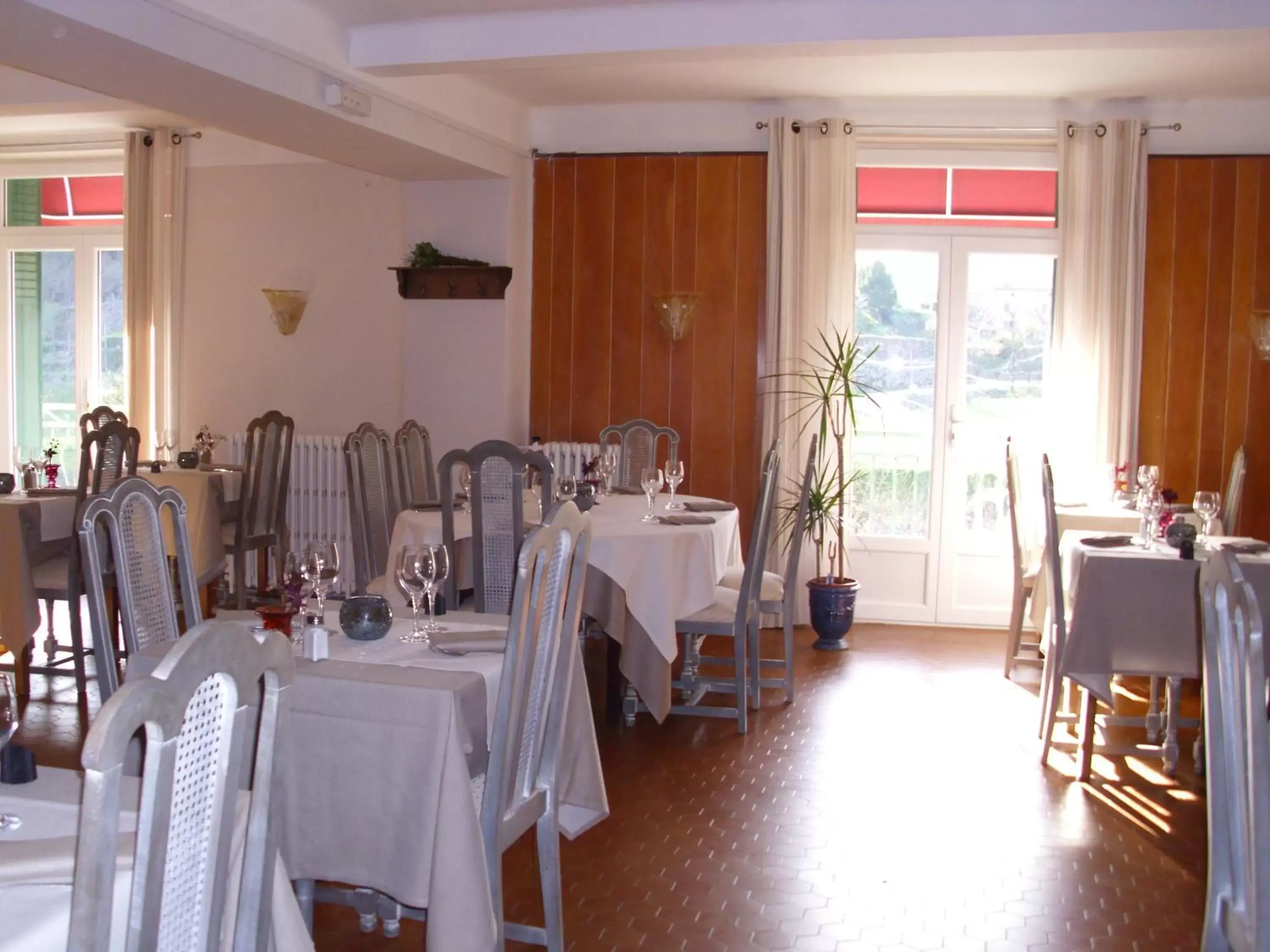 Restaurant/Places to Eat in Logis Hotel Restaurant la Corniche des Cevennes