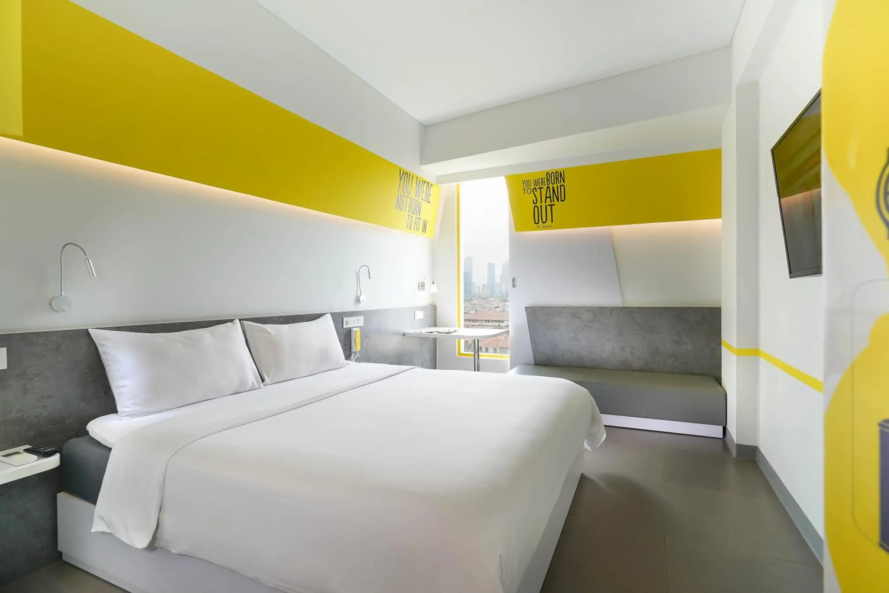 Bed in YELLO Hotel Manggarai