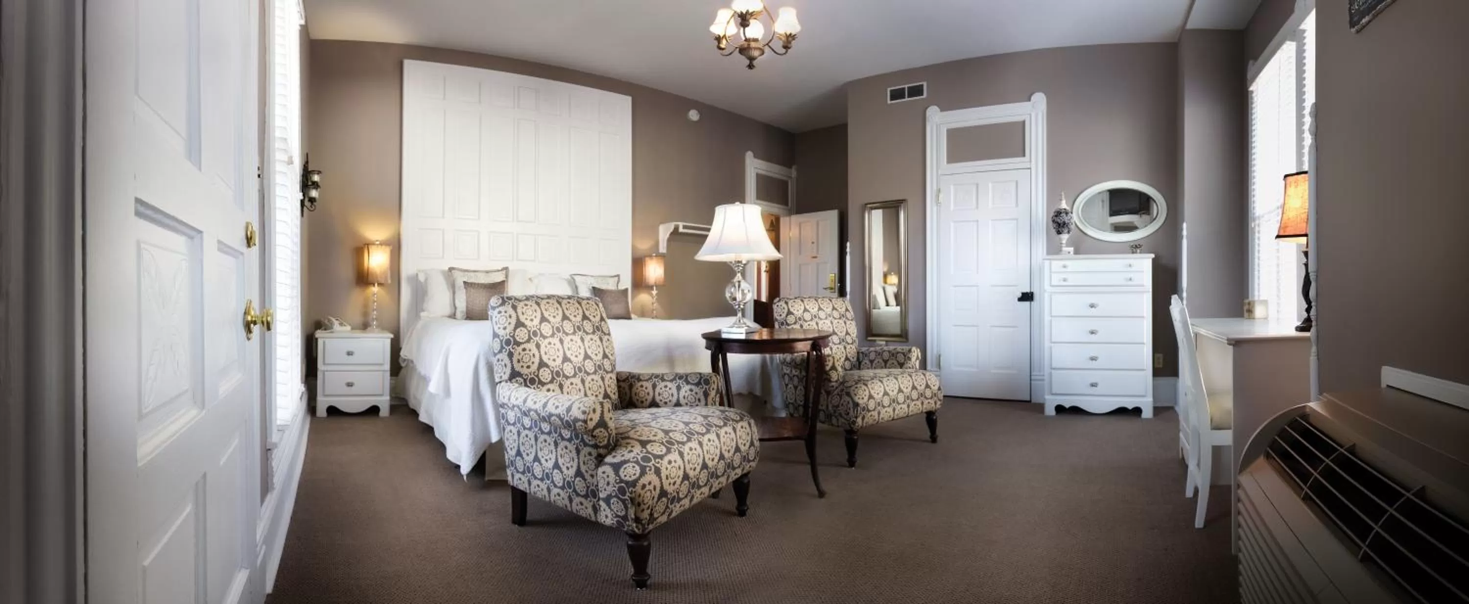 Photo of the whole room in Grant Street Inn - Bloomington