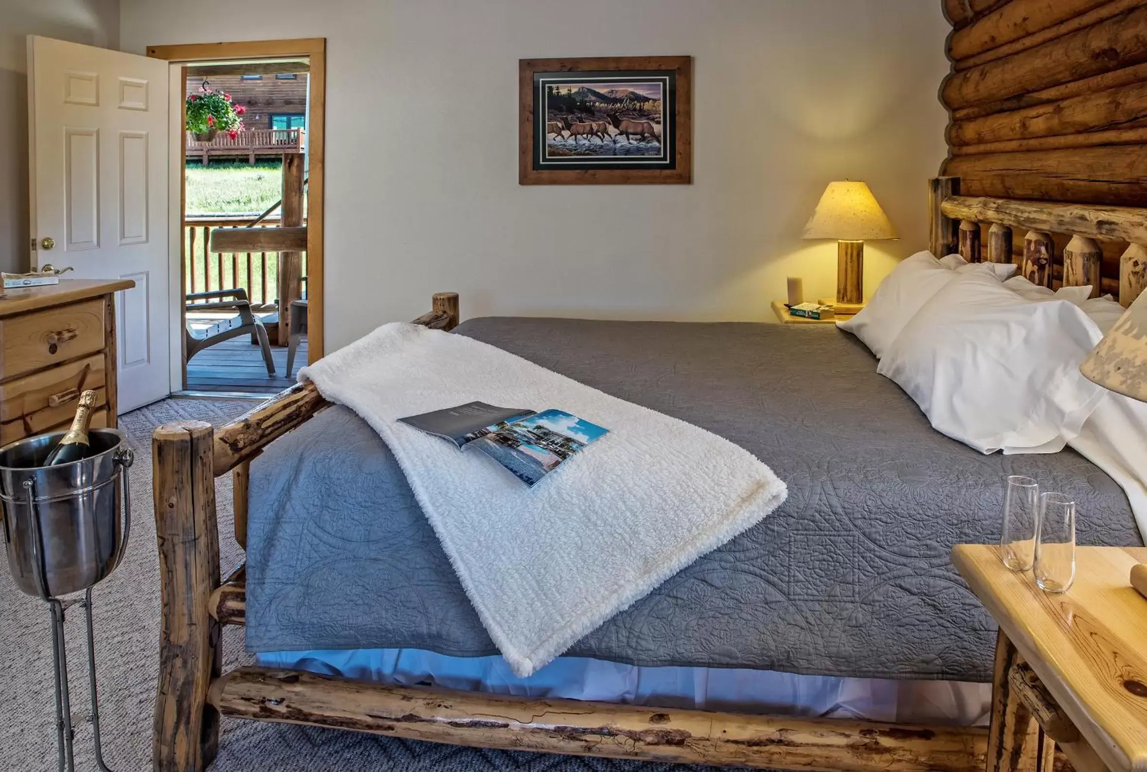 Bed in Stanley High Country Inn