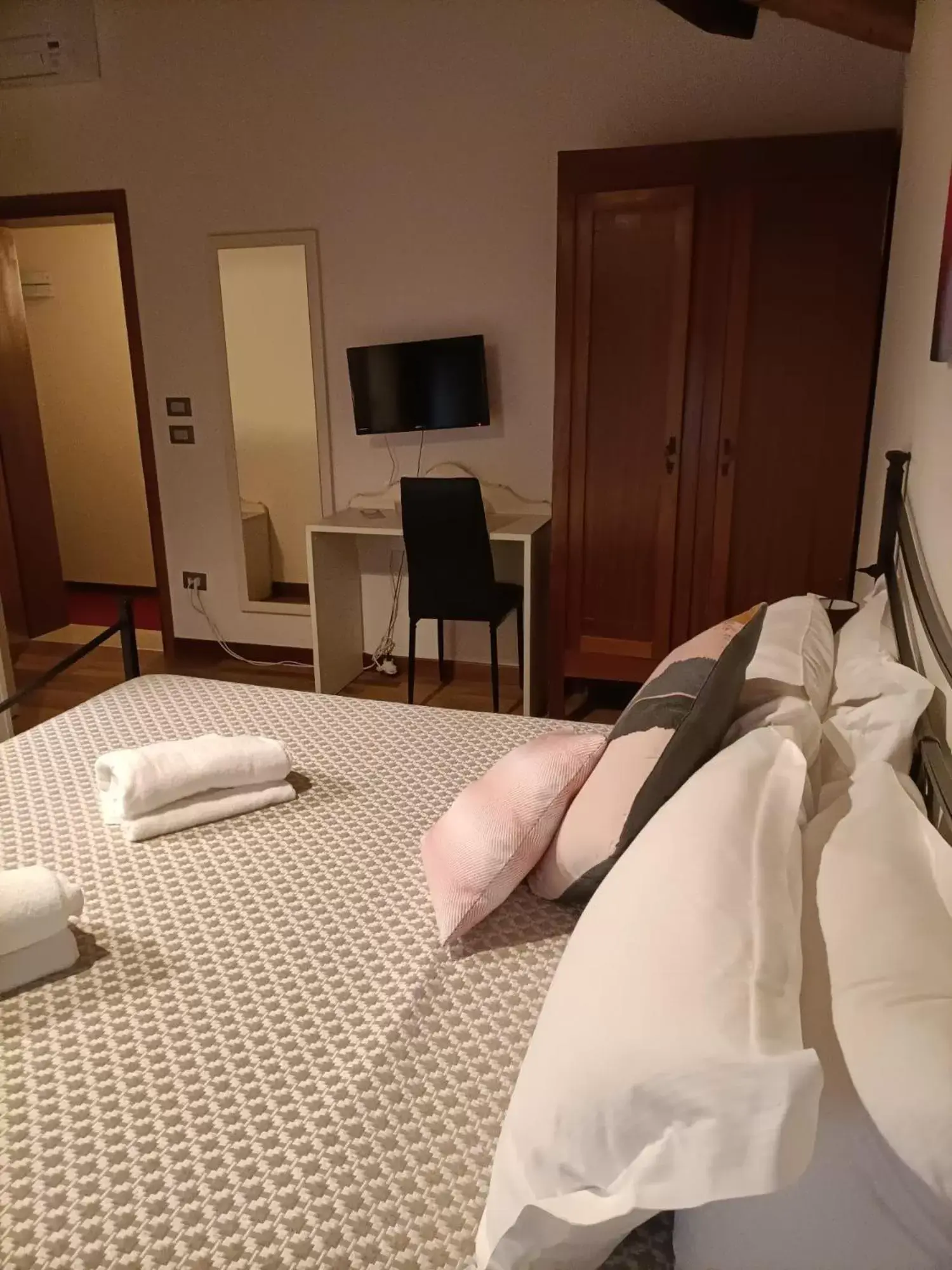 Deluxe Double Room - single occupancy in LOCANDA RIGHETTO Deluxe Double Room - single occupancy in LOCANDA RIGHETTO