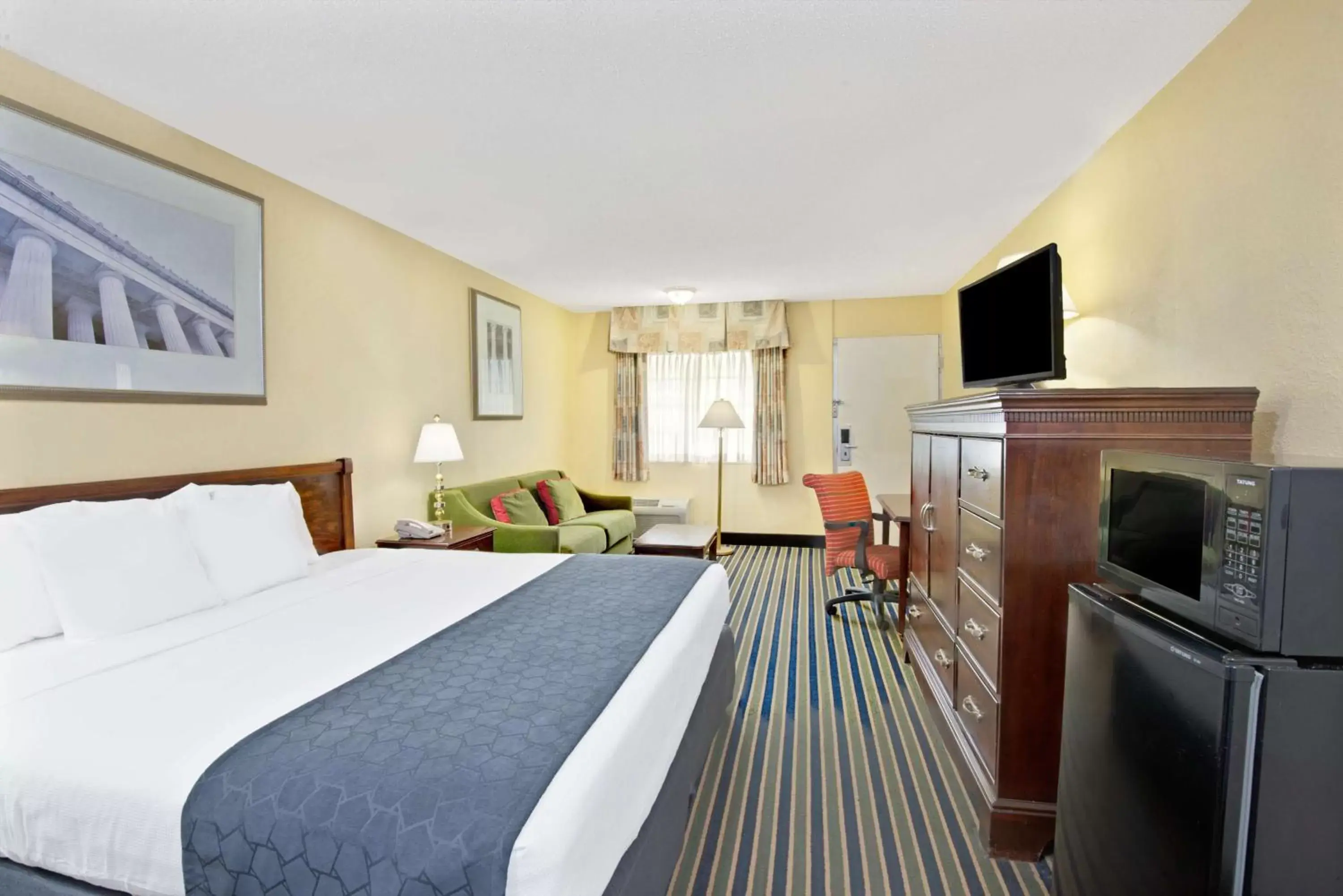 Deluxe King Room - Non-Smoking in Days Inn by Wyndham Towson