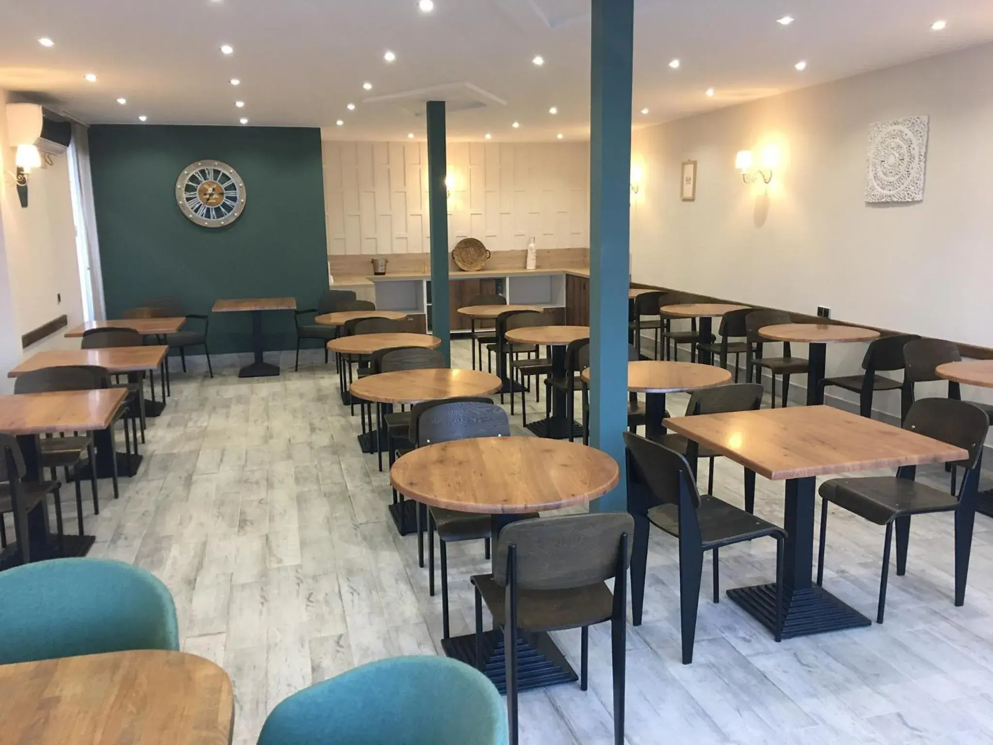 Restaurant/places to eat in Rogalux Blue Restaurant/places to eat in Rogalux Blue