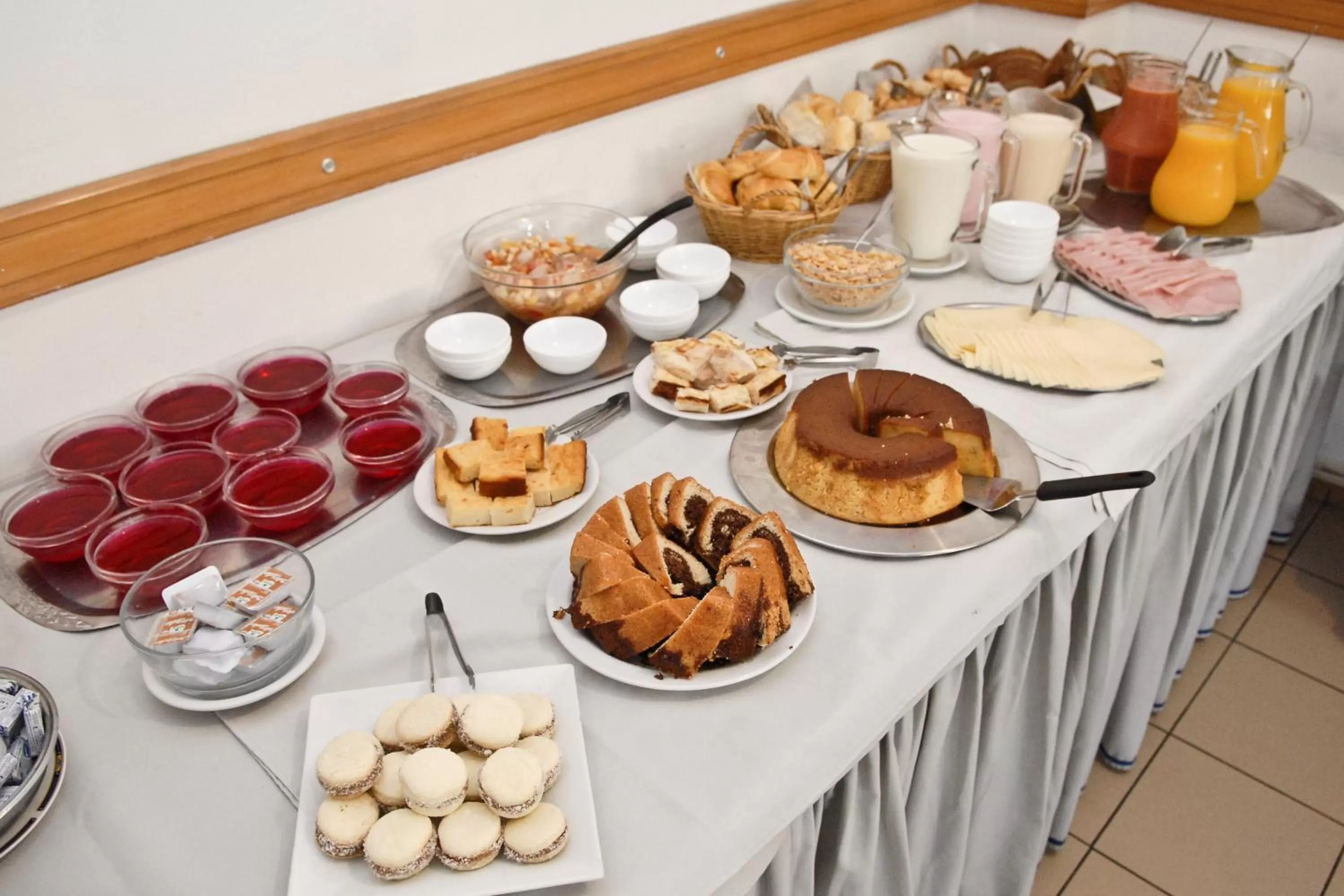 Buffet breakfast in Hotel Tres Cruces