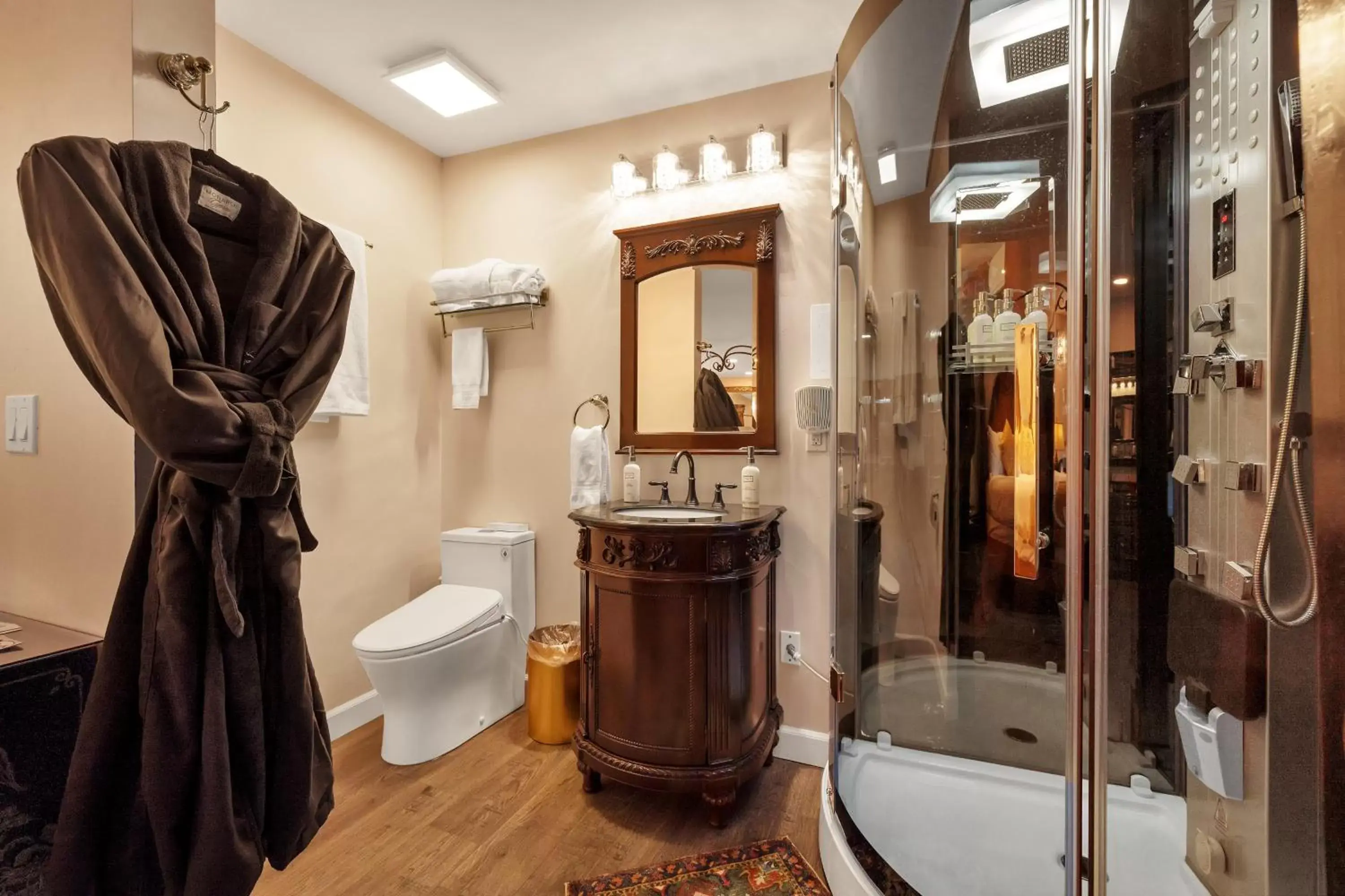 Bathroom in Quiet Mind Mountain Lodge, Retreat & Spa