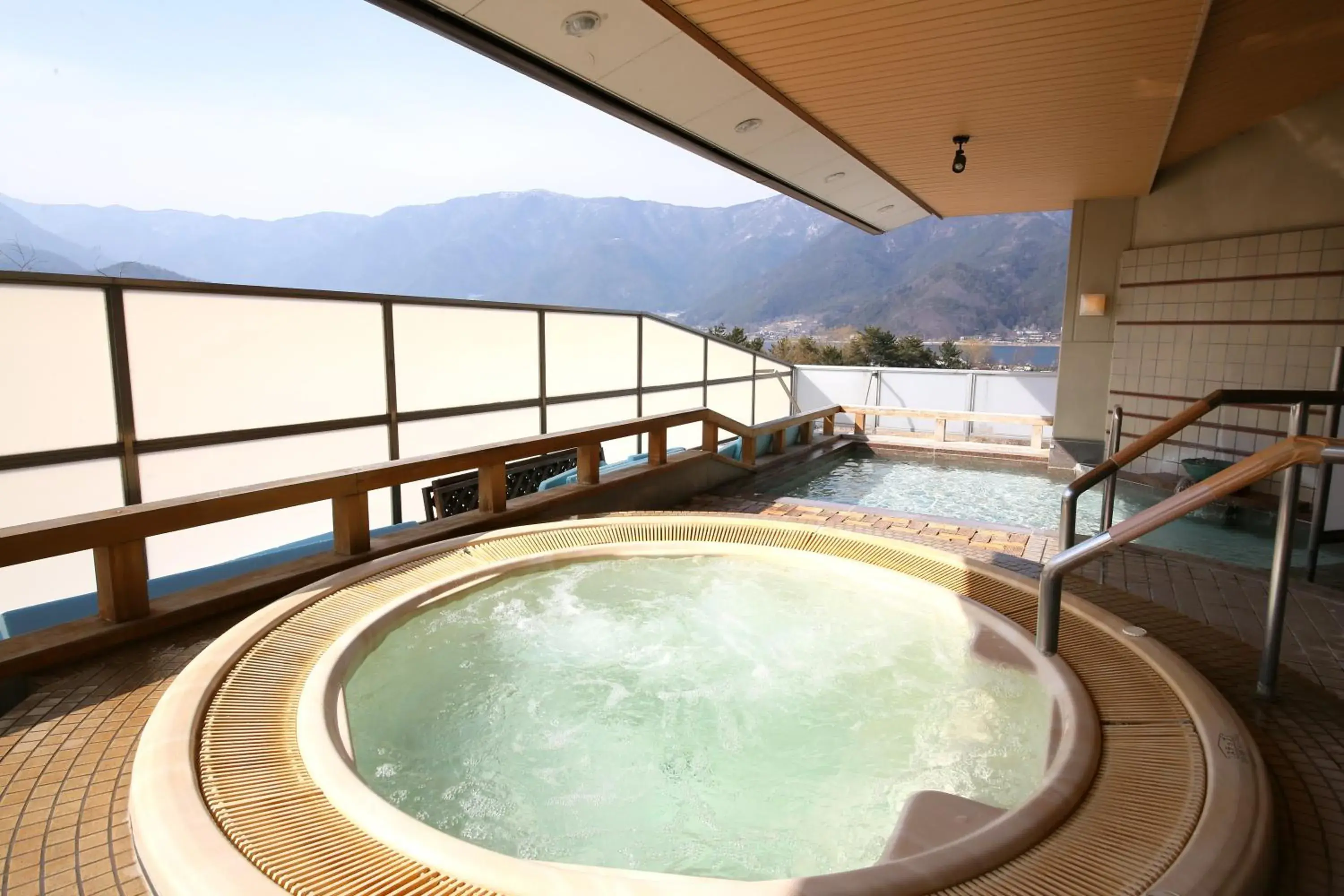 Hot Spring Bath in Lakeland Hotel Mizunosato