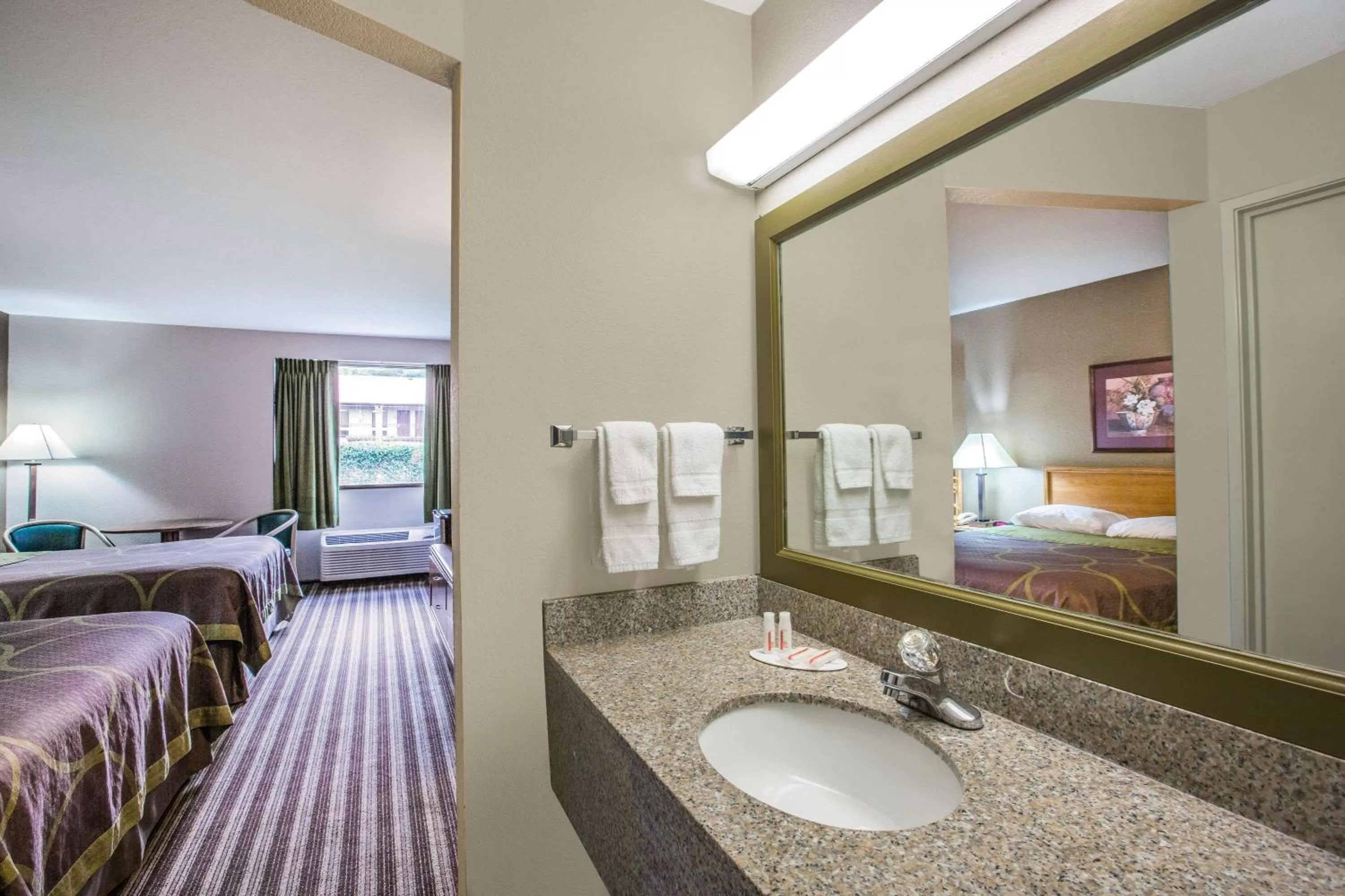 Bathroom, Bed in Super 8 by Wyndham Oxford