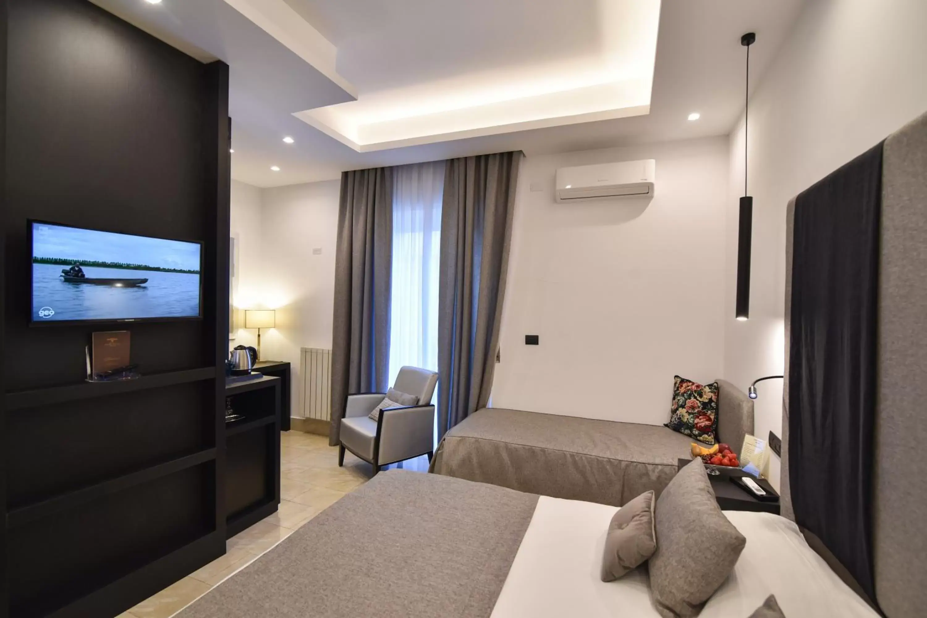 TV and multimedia, TV/Entertainment Center in Hotel Palma