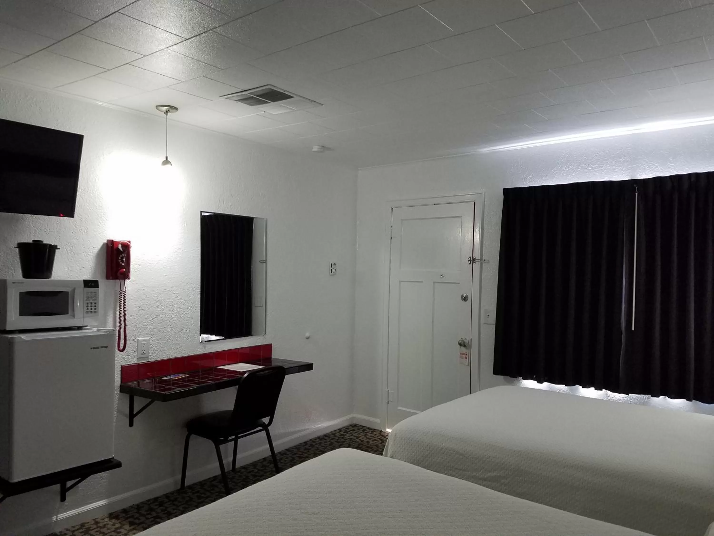 Bedroom, Bed in Rocket Motel