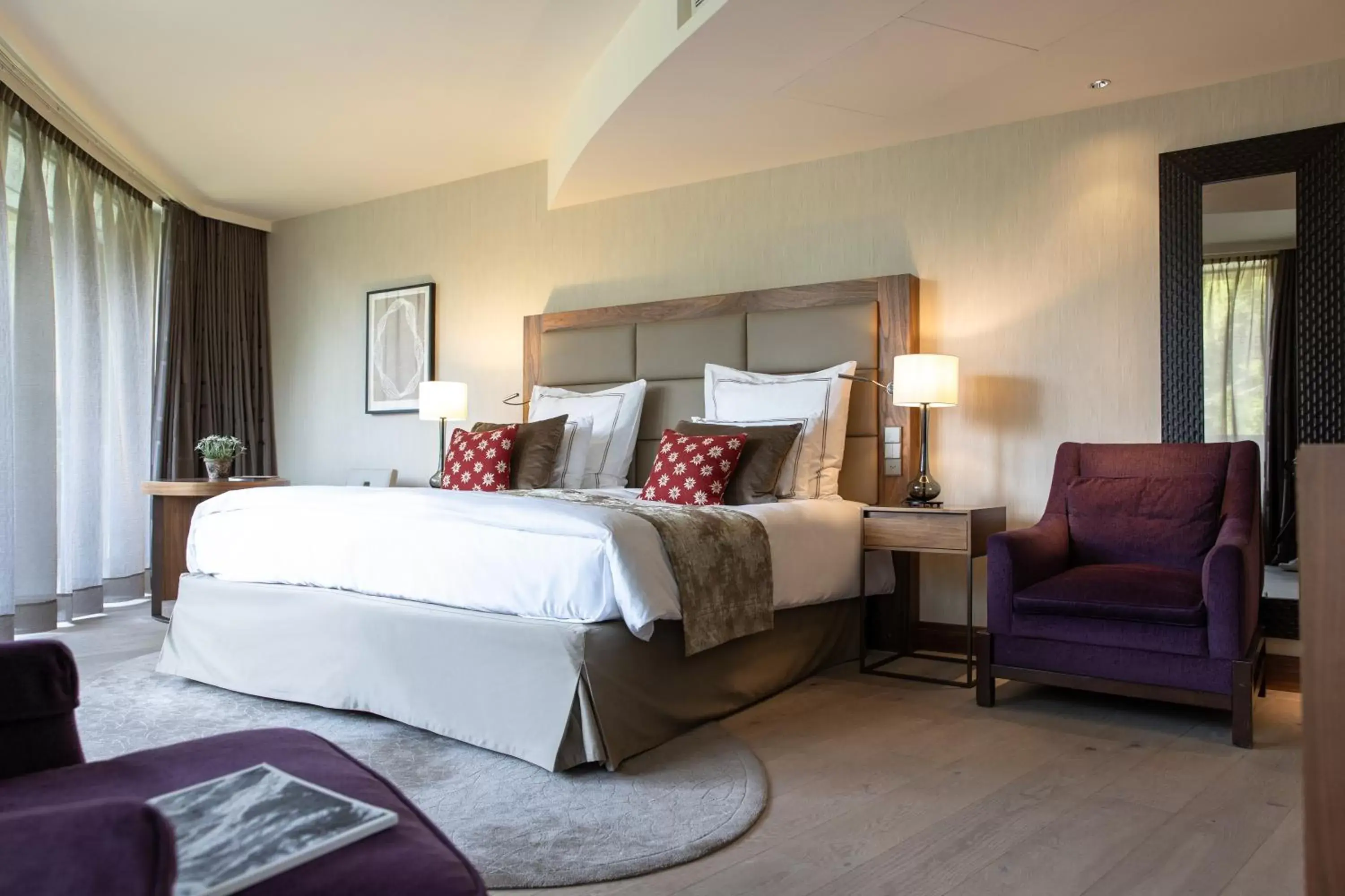 Bedroom, Bed in AlpenGold Hotel Davos