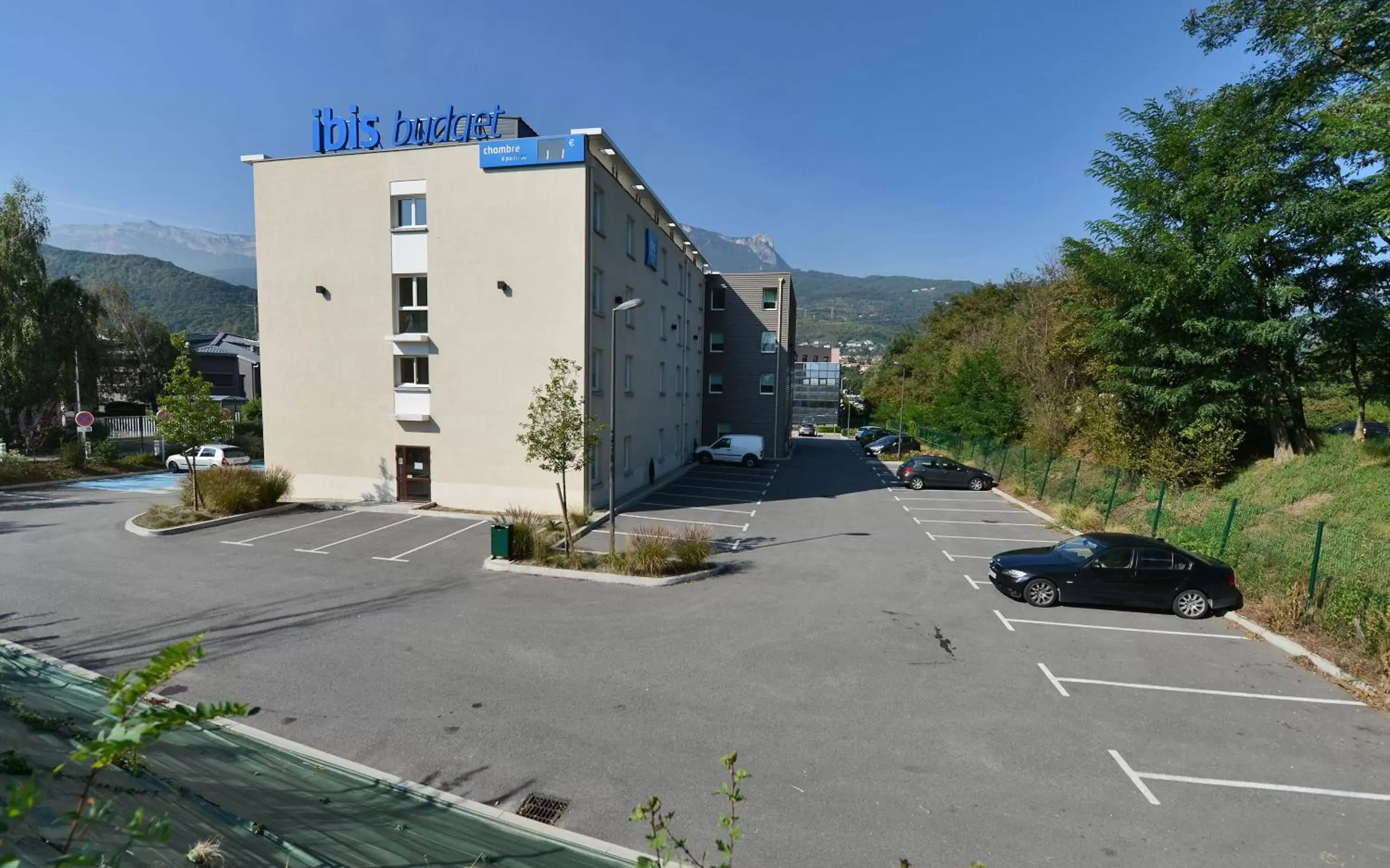 Facade/entrance, Property Building in Ibis Budget Grenoble Sud Seyssins