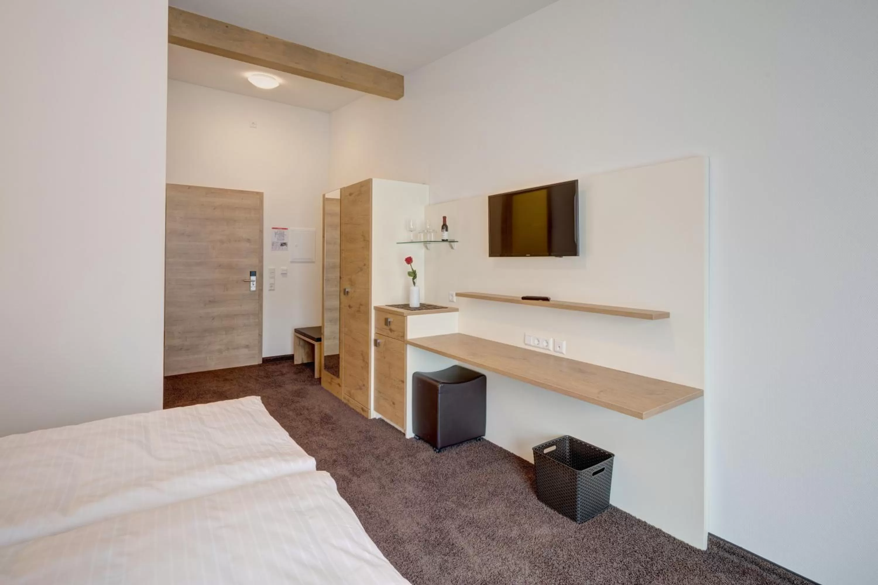 Photo of the whole room, Bed in Vinotel Heinz J. Schwab