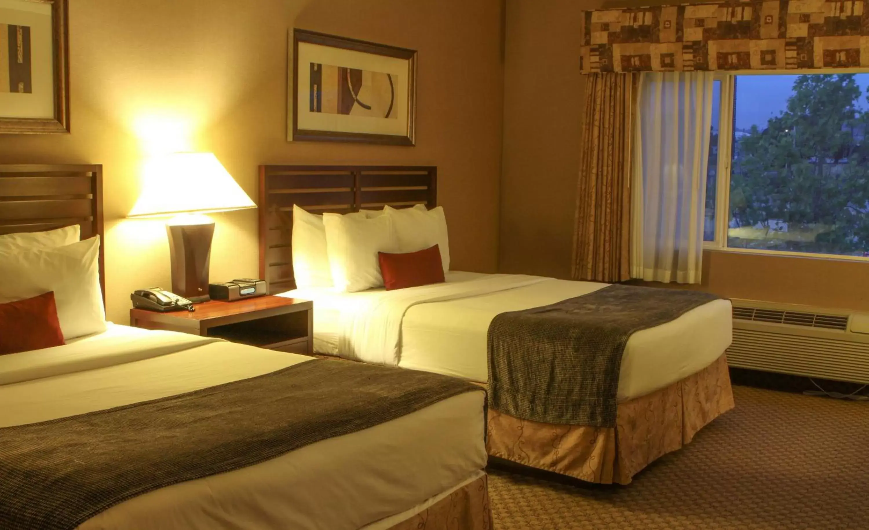Bedroom in Best Western Plus Bayside Hotel
