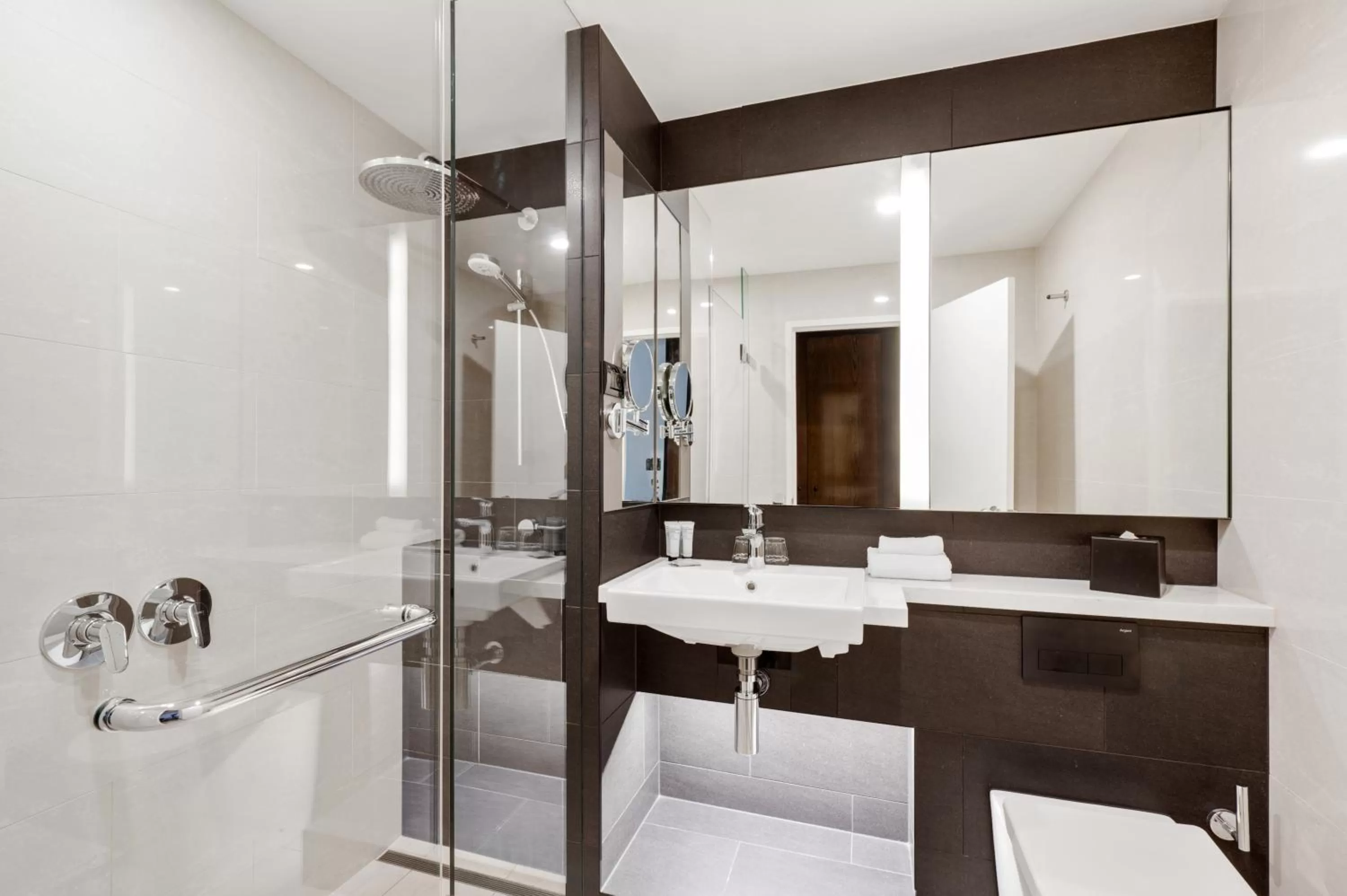 Shower in The Grace Hotel