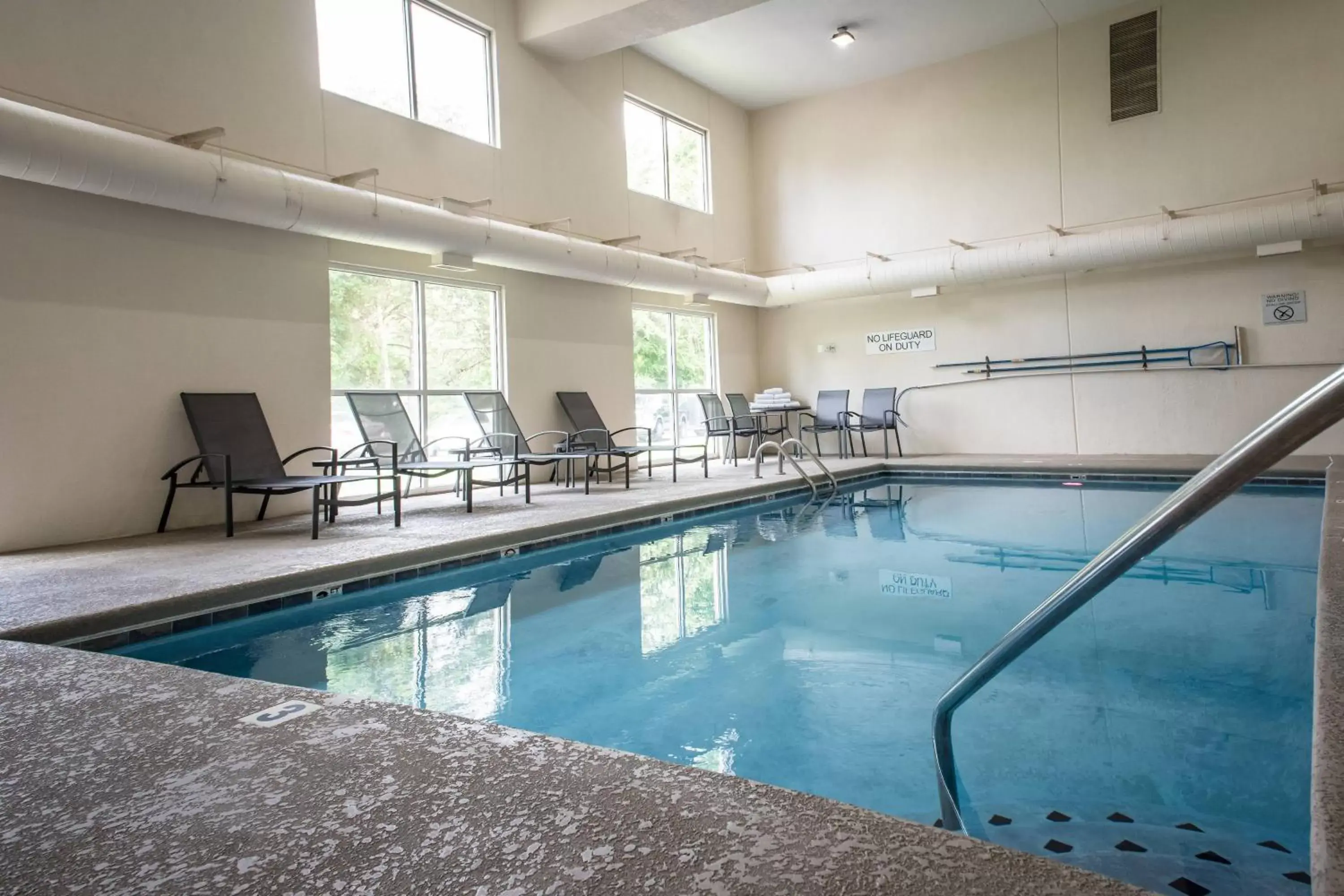 Swimming Pool in Fairfield Inn & Suites by Marriott Knoxville/East