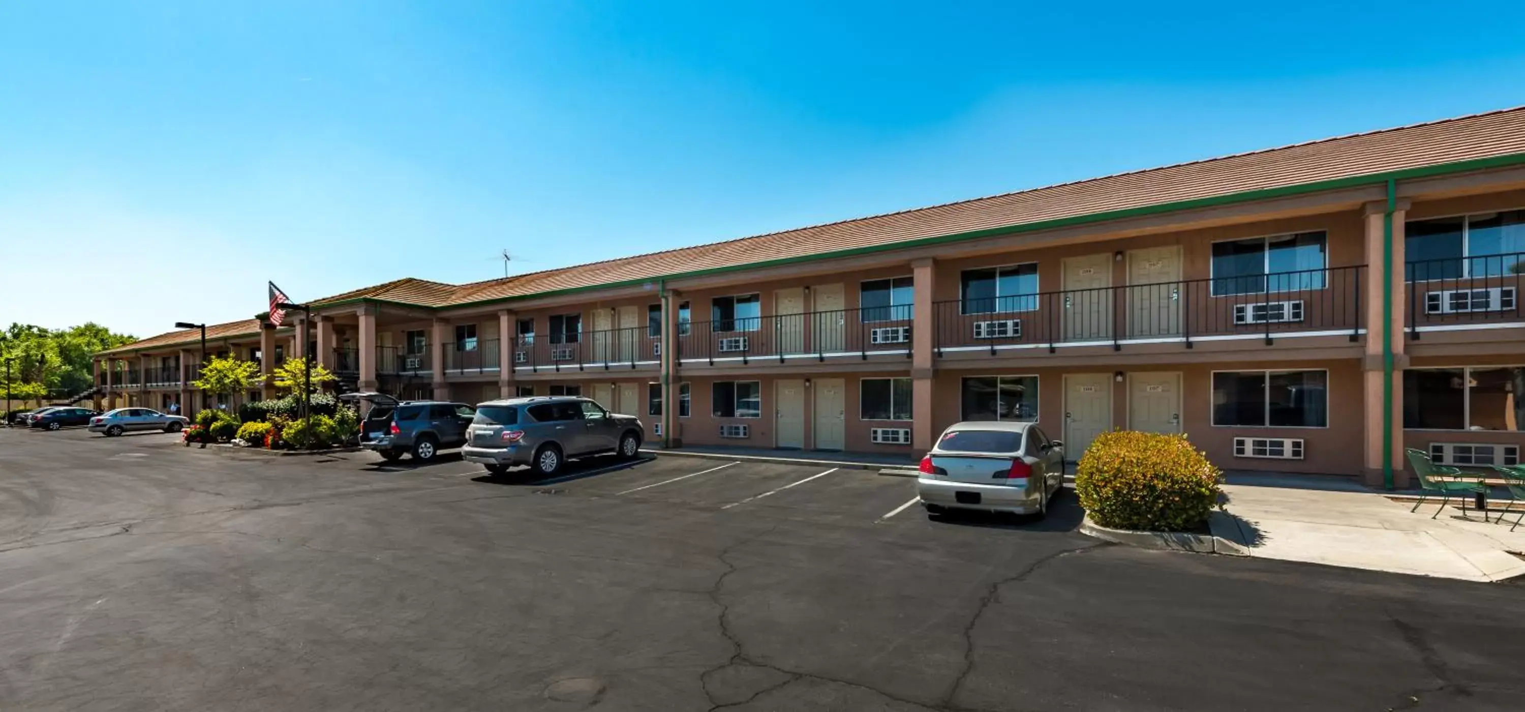 Property Building in Edge Water Inn