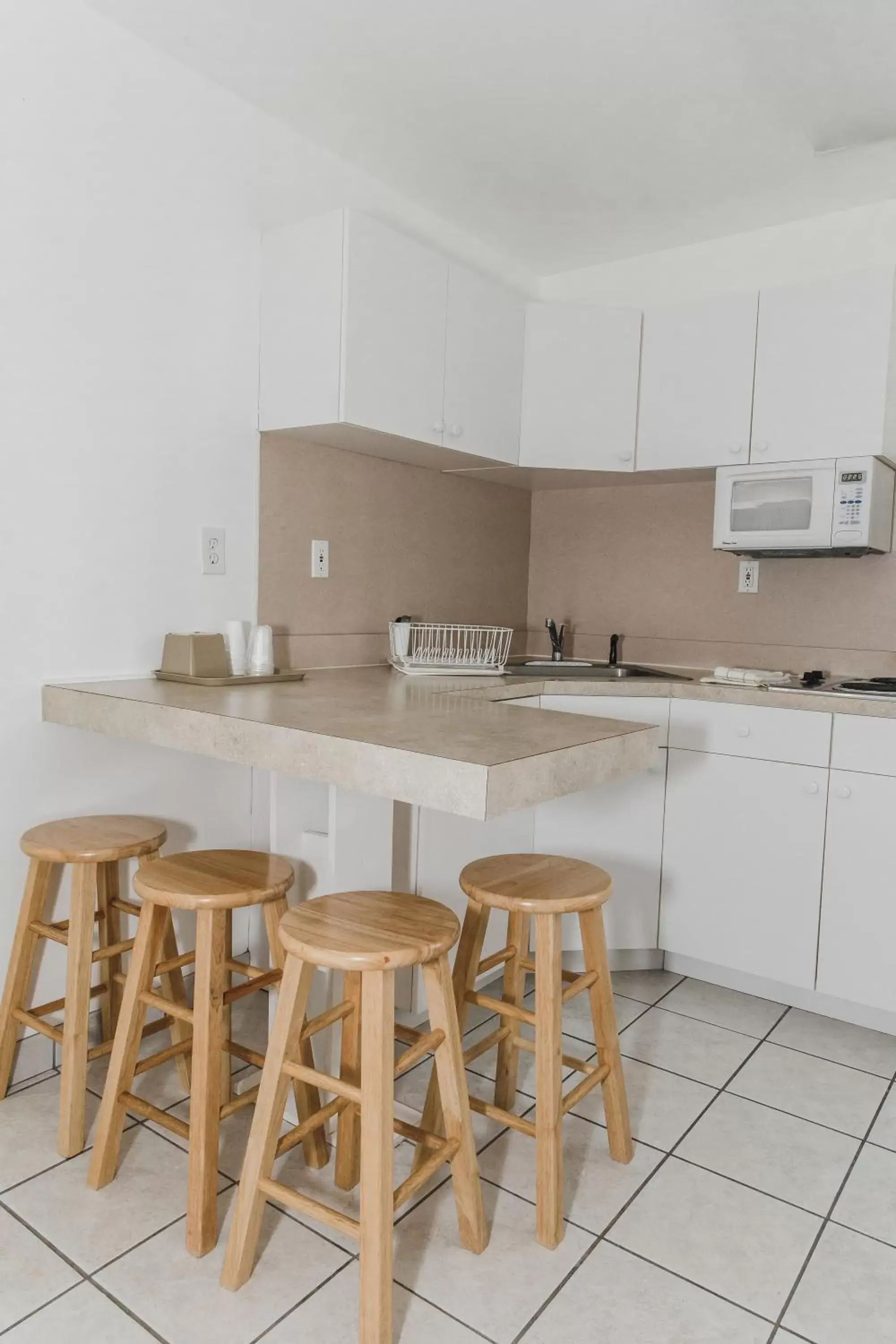 Kitchen/Kitchenette in Heart of Wildwood Motel