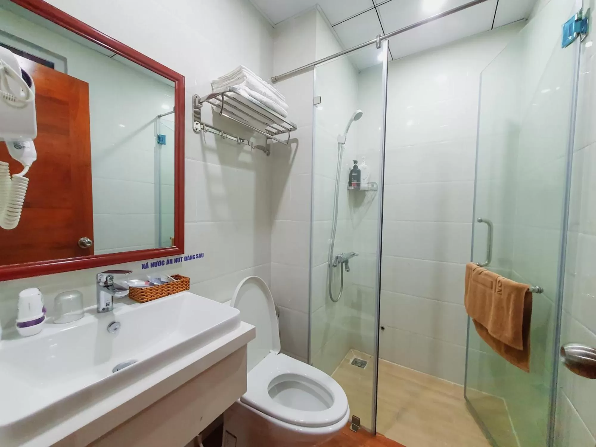 Shower, Bathroom in LEHA Saigon Hotel Airport