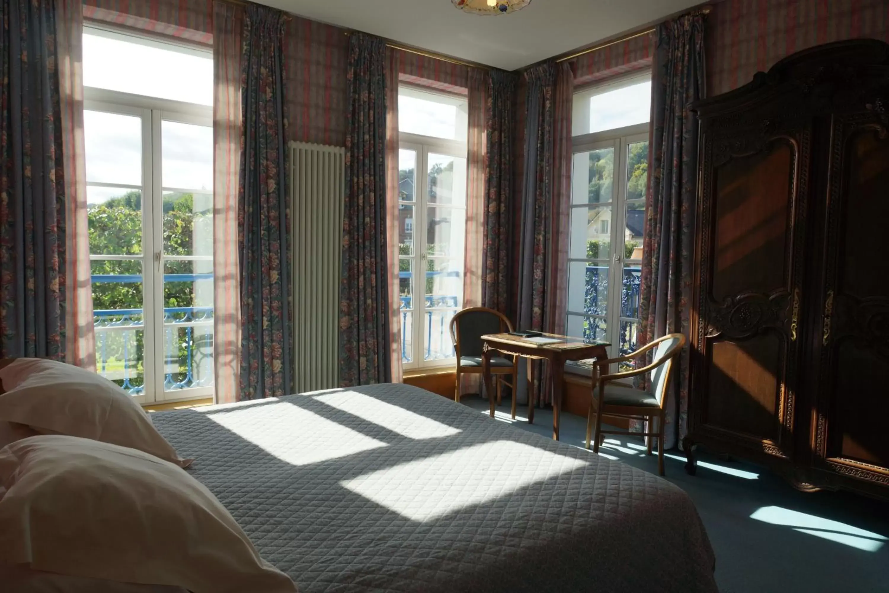 Bedroom in Hotel La Diligence