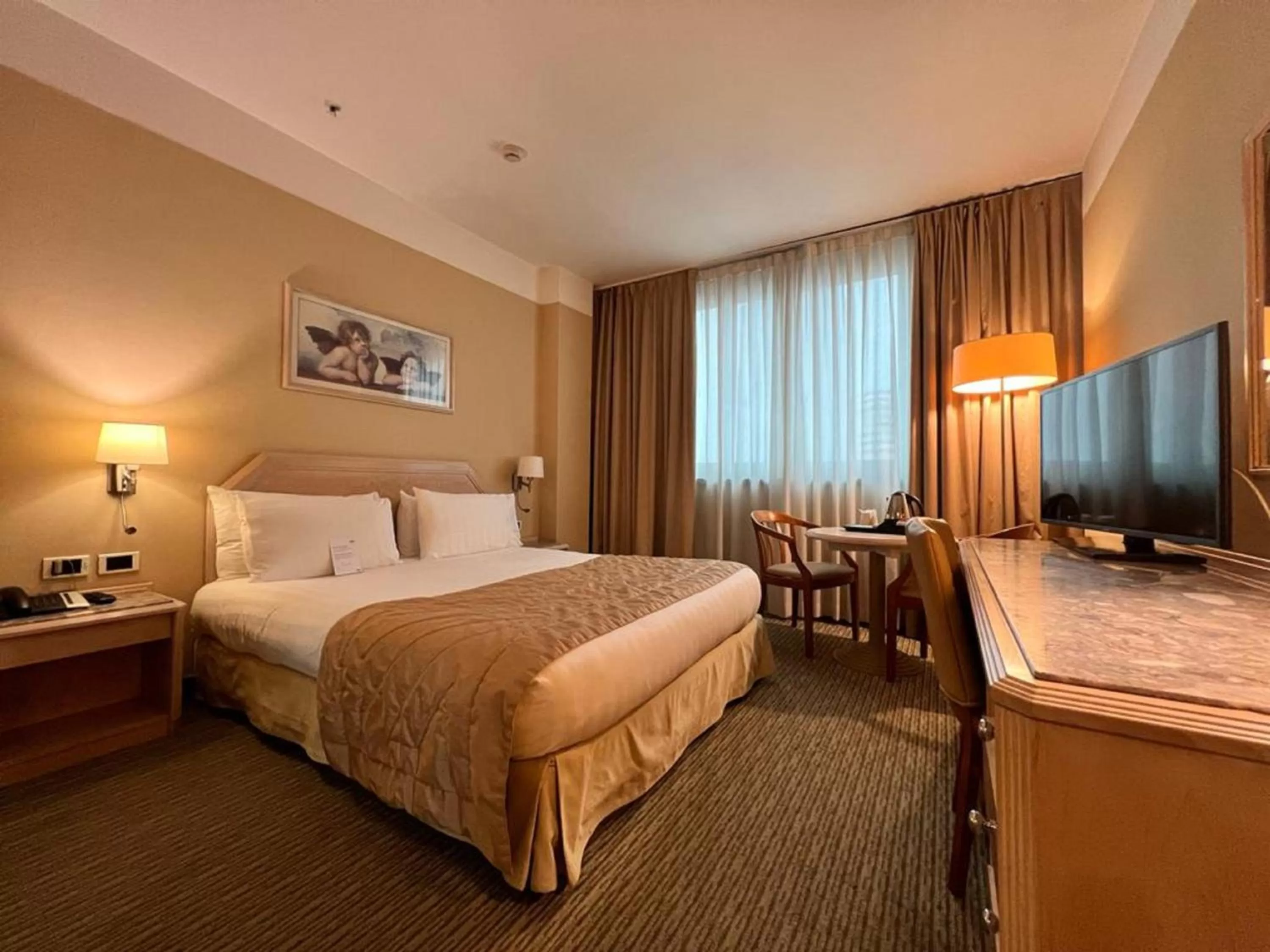 Photo of the whole room, Bed in Holiday Inn Naples by IHG