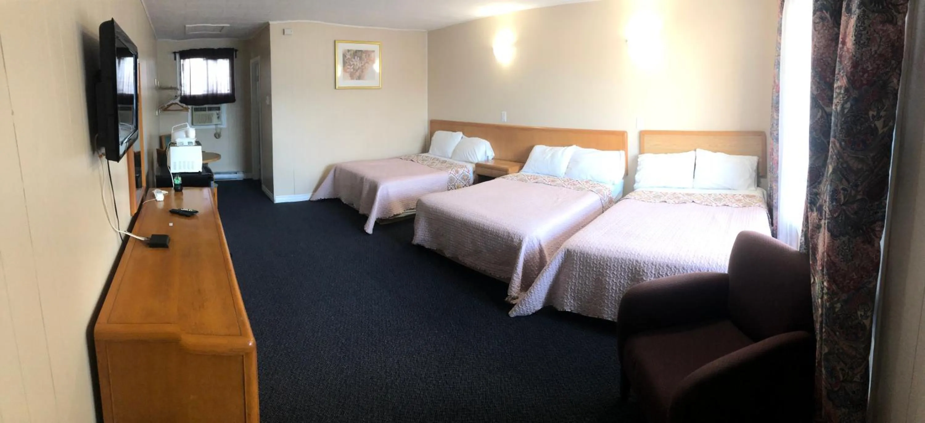 Large Family Room in Guest Inn Motel