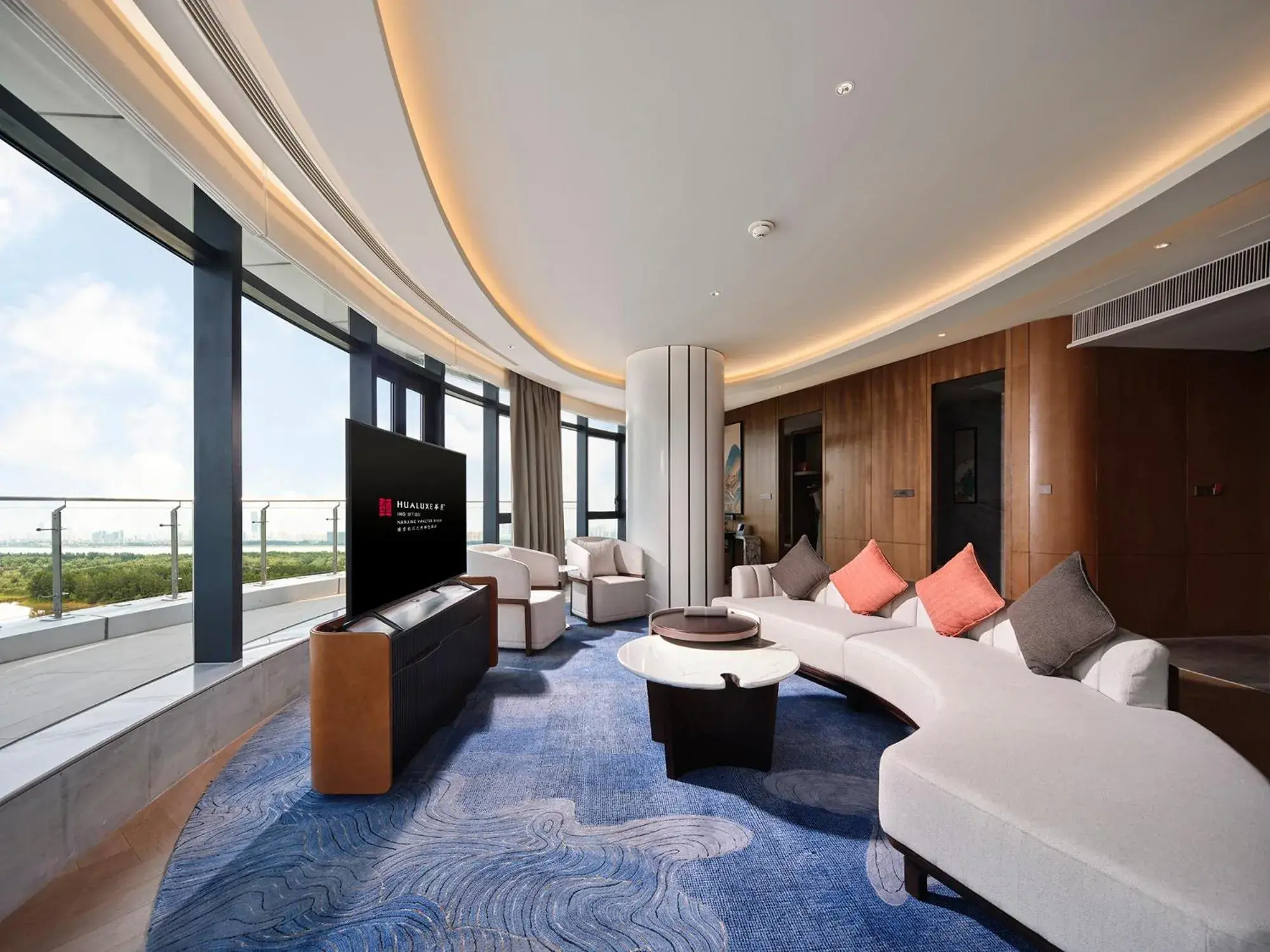 Living room in HUALUXE Nanjing Yangtze River, an IHG Hotel