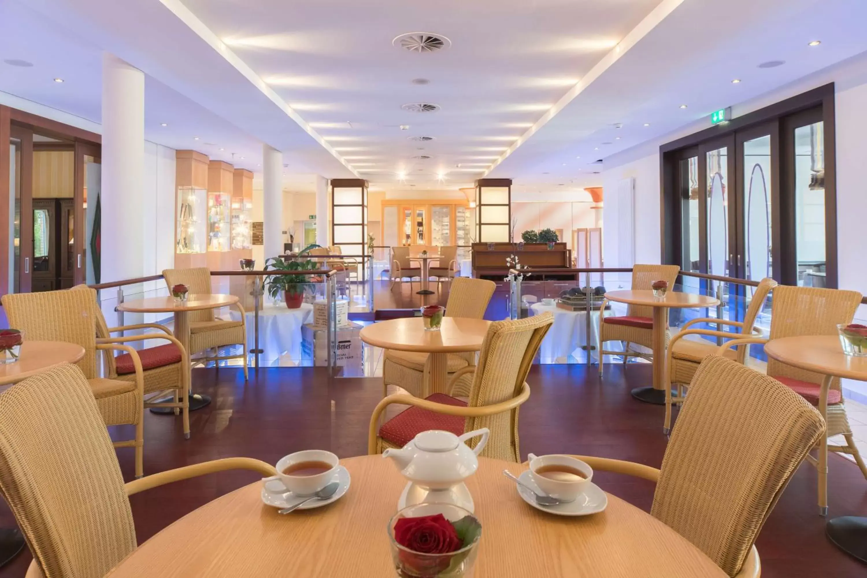 Lobby or reception, Restaurant/Places to Eat in Best Western Premier Castanea Resort Hotel