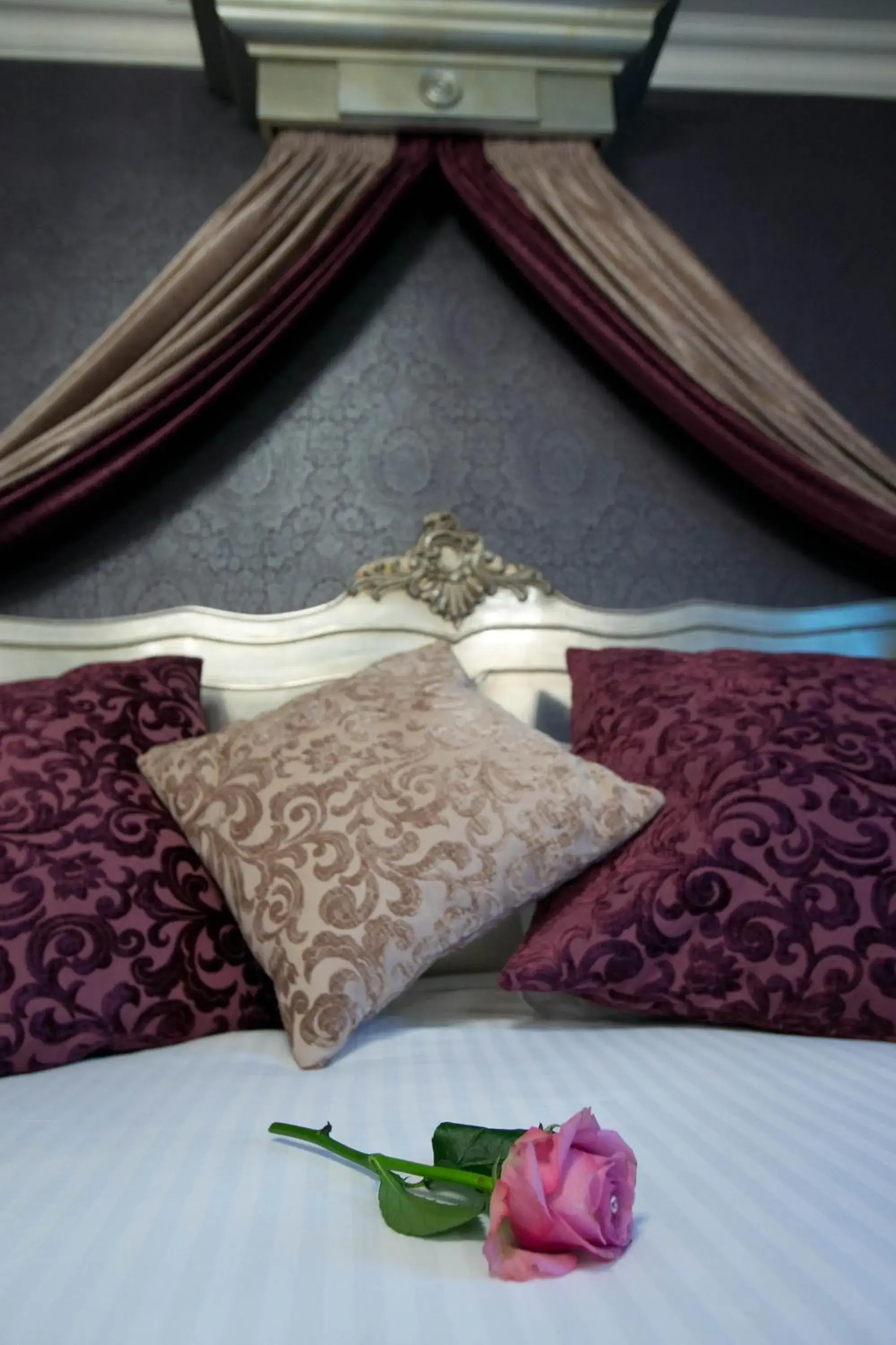 Decorative detail, Bed in Greenvale Hotel