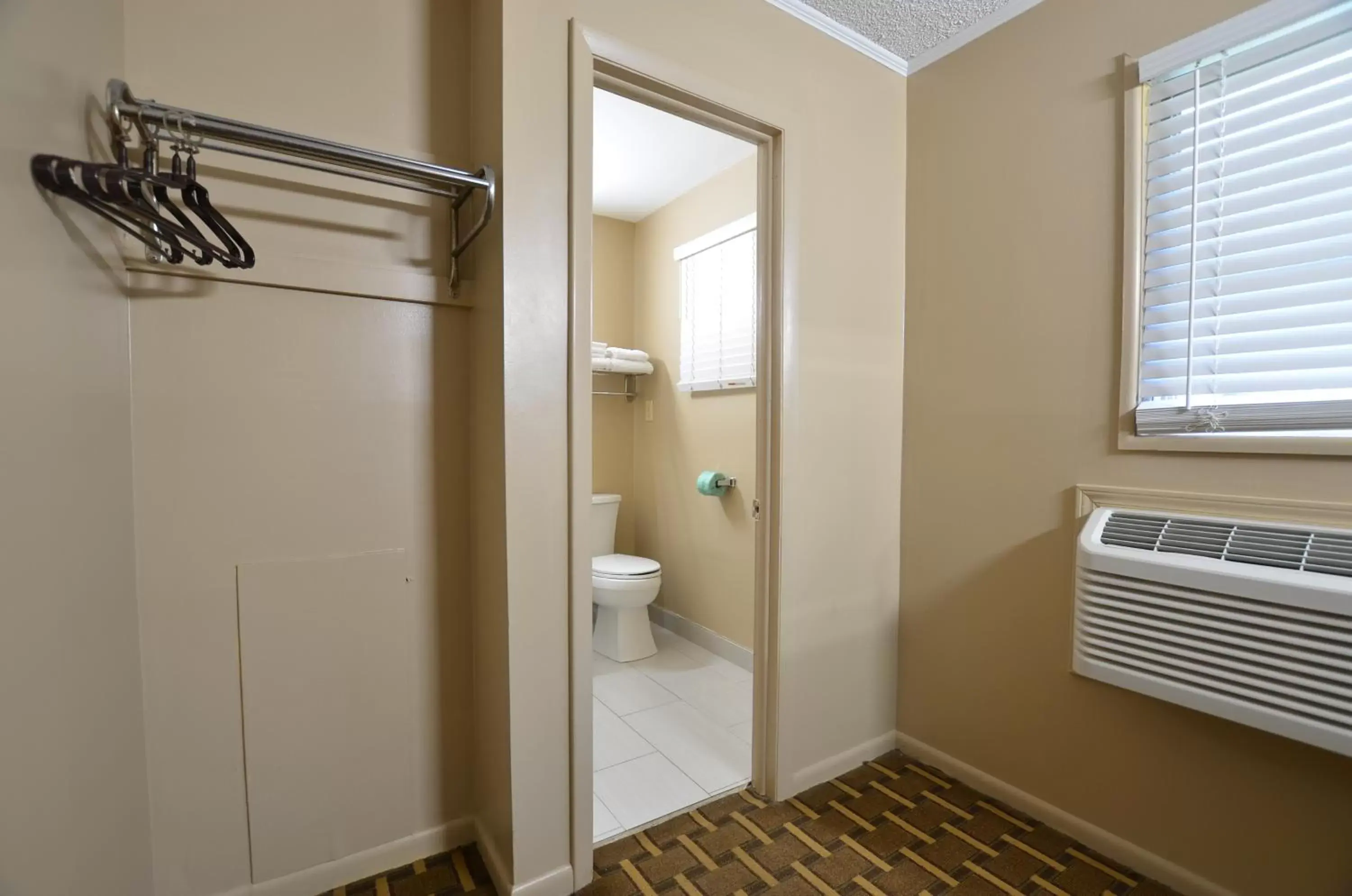 Shower, Bathroom in Travelowes Motel - Maggie Valley