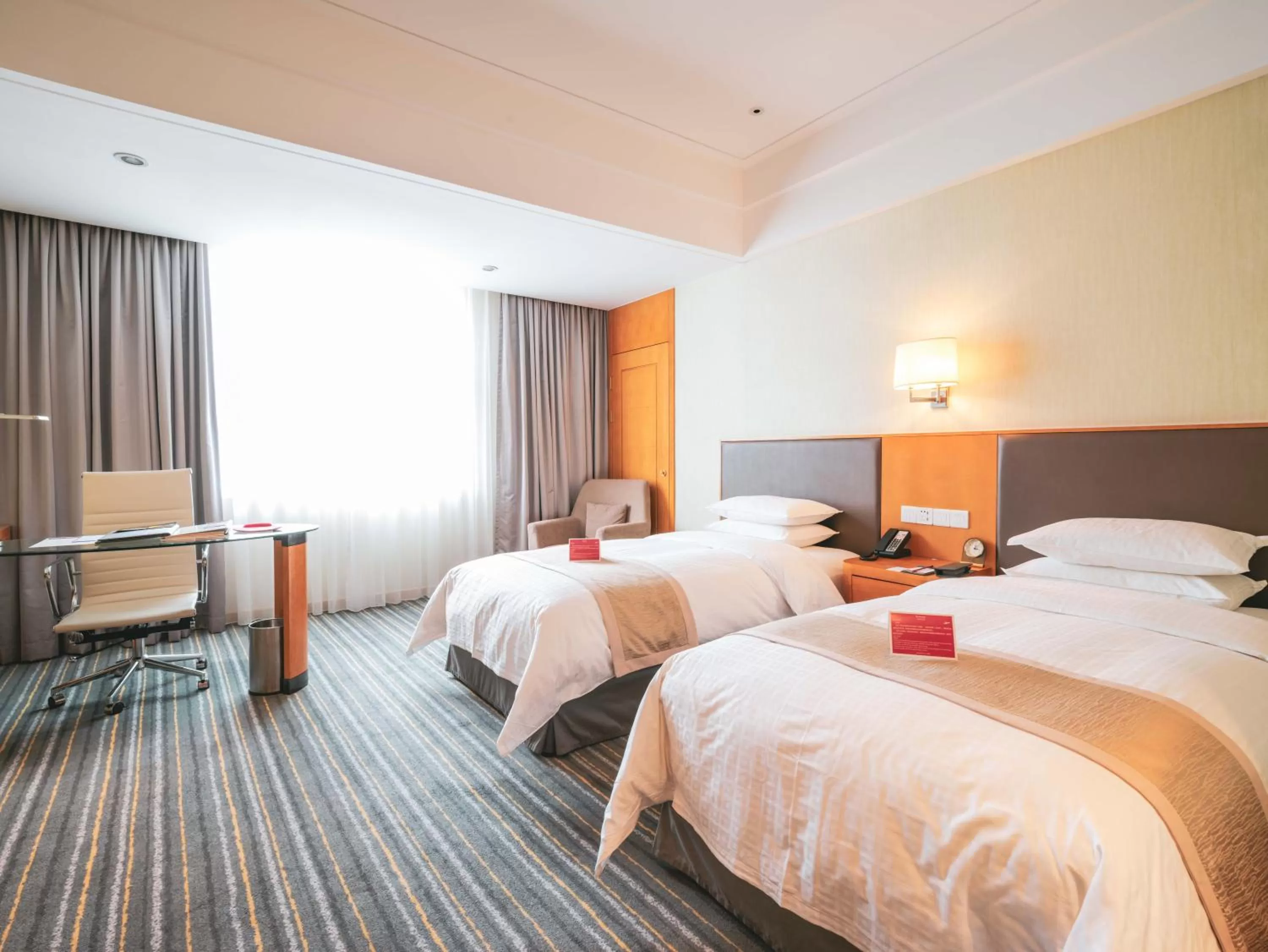 Bed in Ramada Plaza Shanghai Pudong Airport - 3 mins to PVG depature floor & check entrance with hotel shuttle