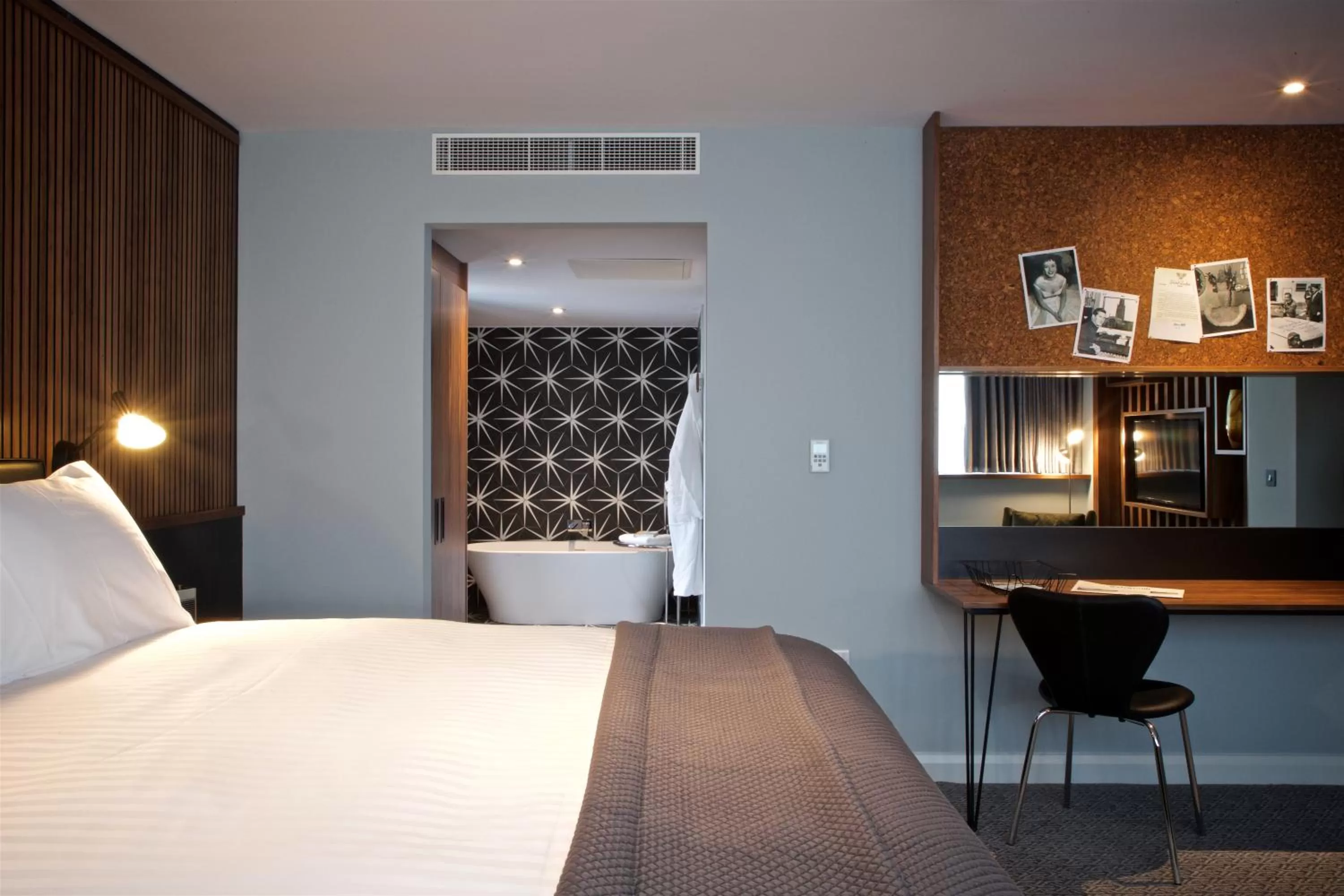 Bed in Telegraph Hotel - Coventry