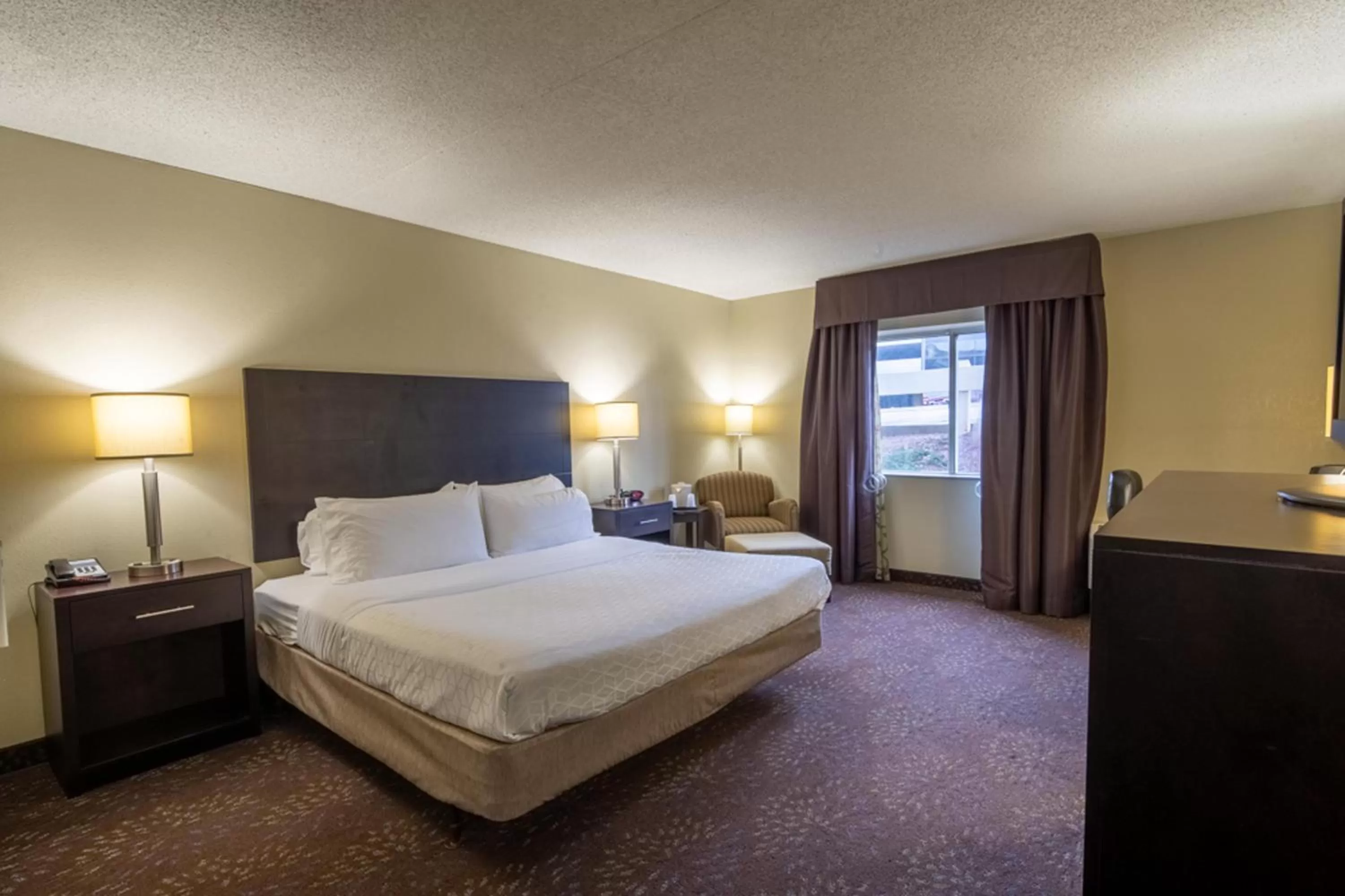 Photo of the whole room, Bed in Holiday Inn Express Hotel & Suites Pittsburgh Airport by IHG