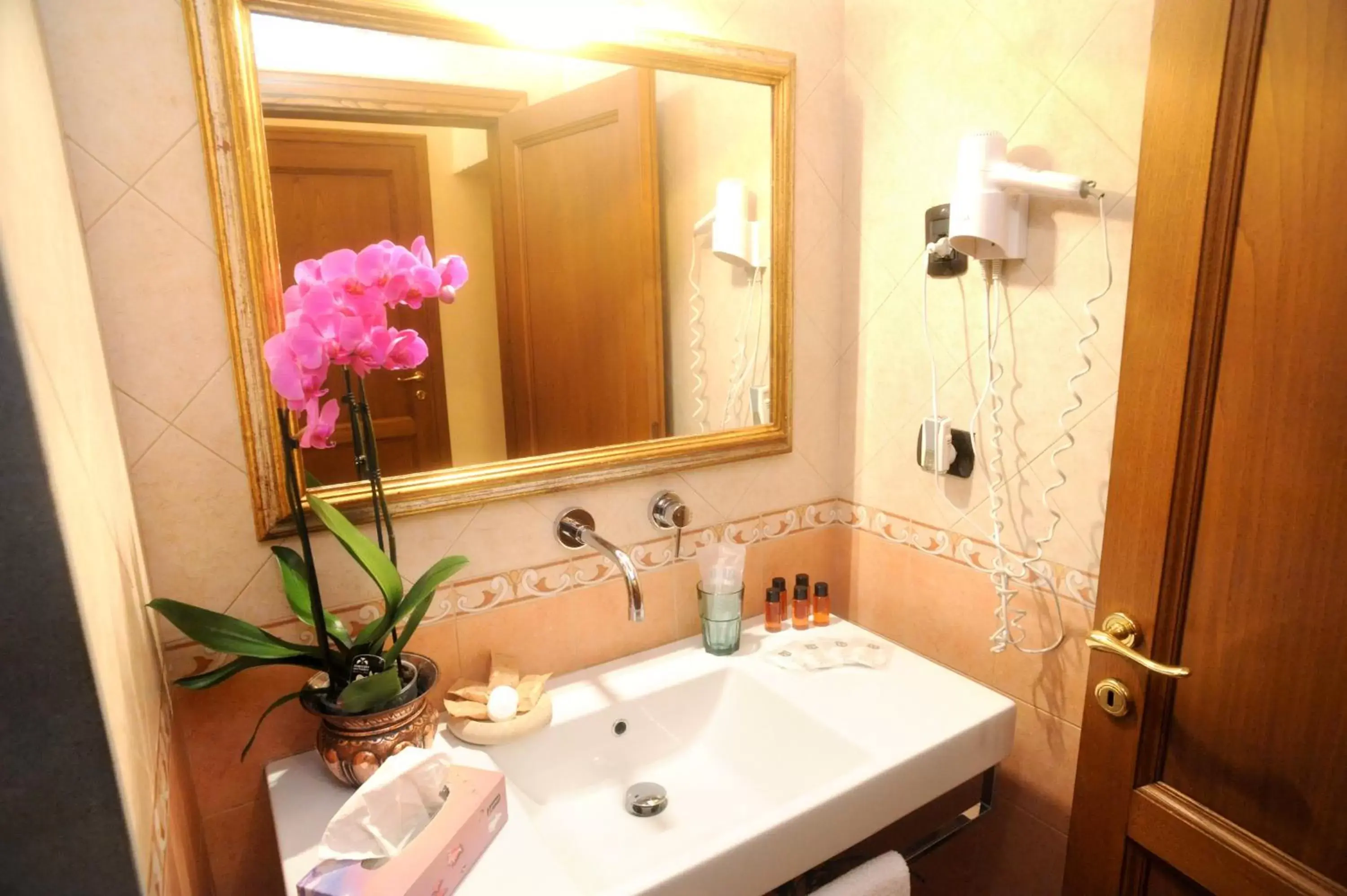 Toilet, Bathroom in Hotel Residence La Contessina