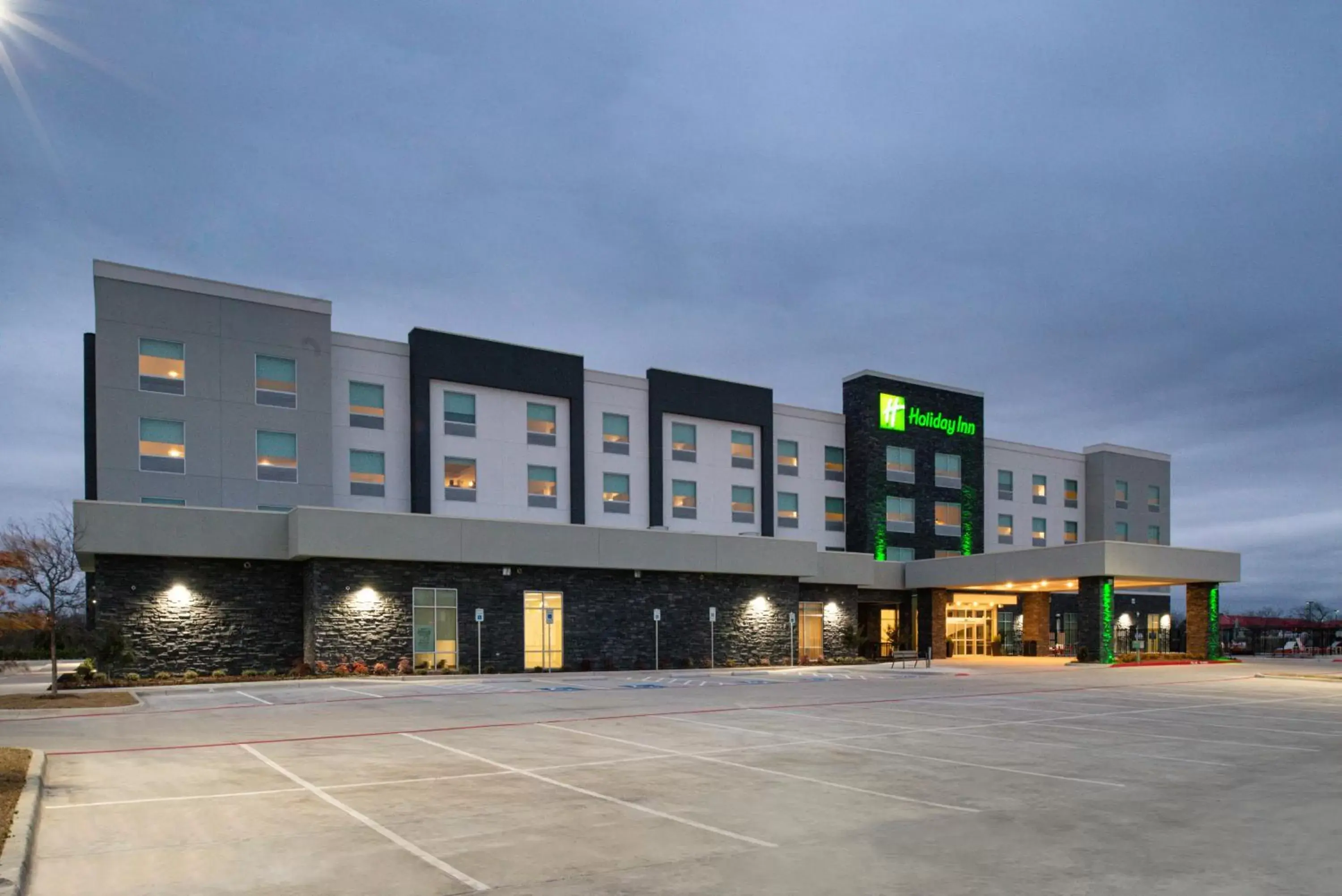 Property building in Holiday Inn Fort Worth - Alliance by IHG Property building in Holiday Inn Fort Worth - Alliance by IHG