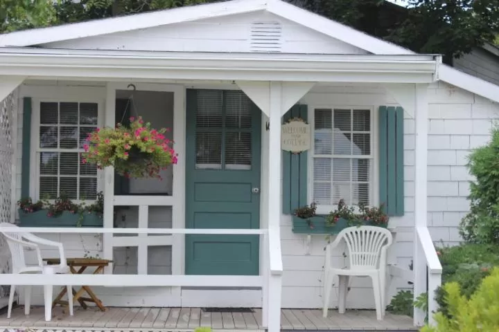 Facade/entrance in Shea's Riverside Inn & Motel