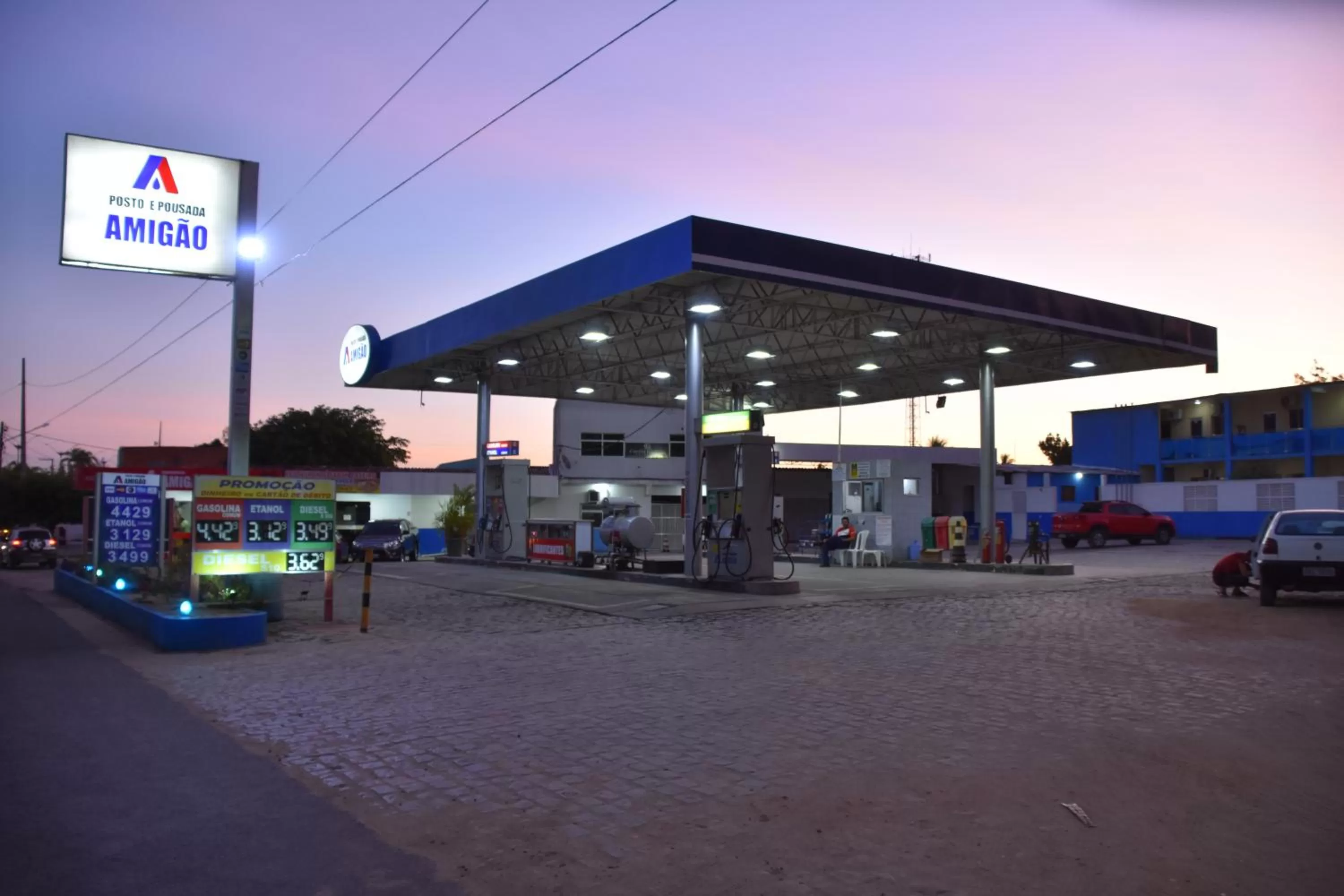Facade/entrance, Property Building in Pousada e Posto Amigão