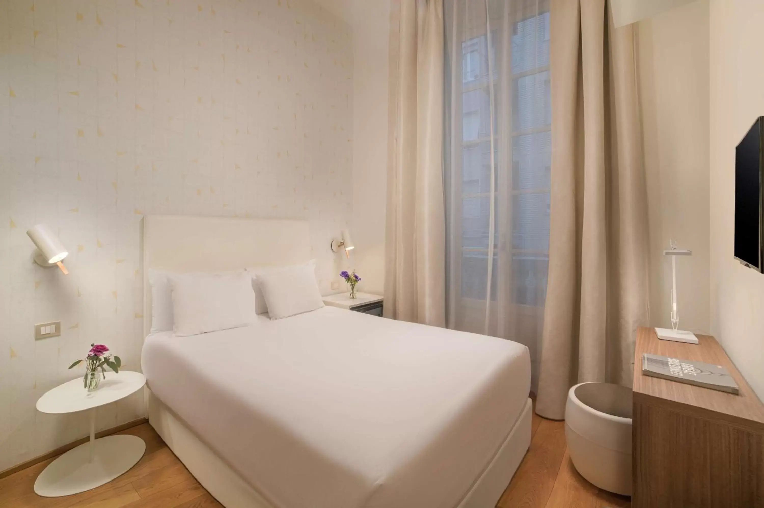 Bedroom, Bed in Avani Palazzo Moscova Milan Hotel -Previously NH Palazzo Moscova-